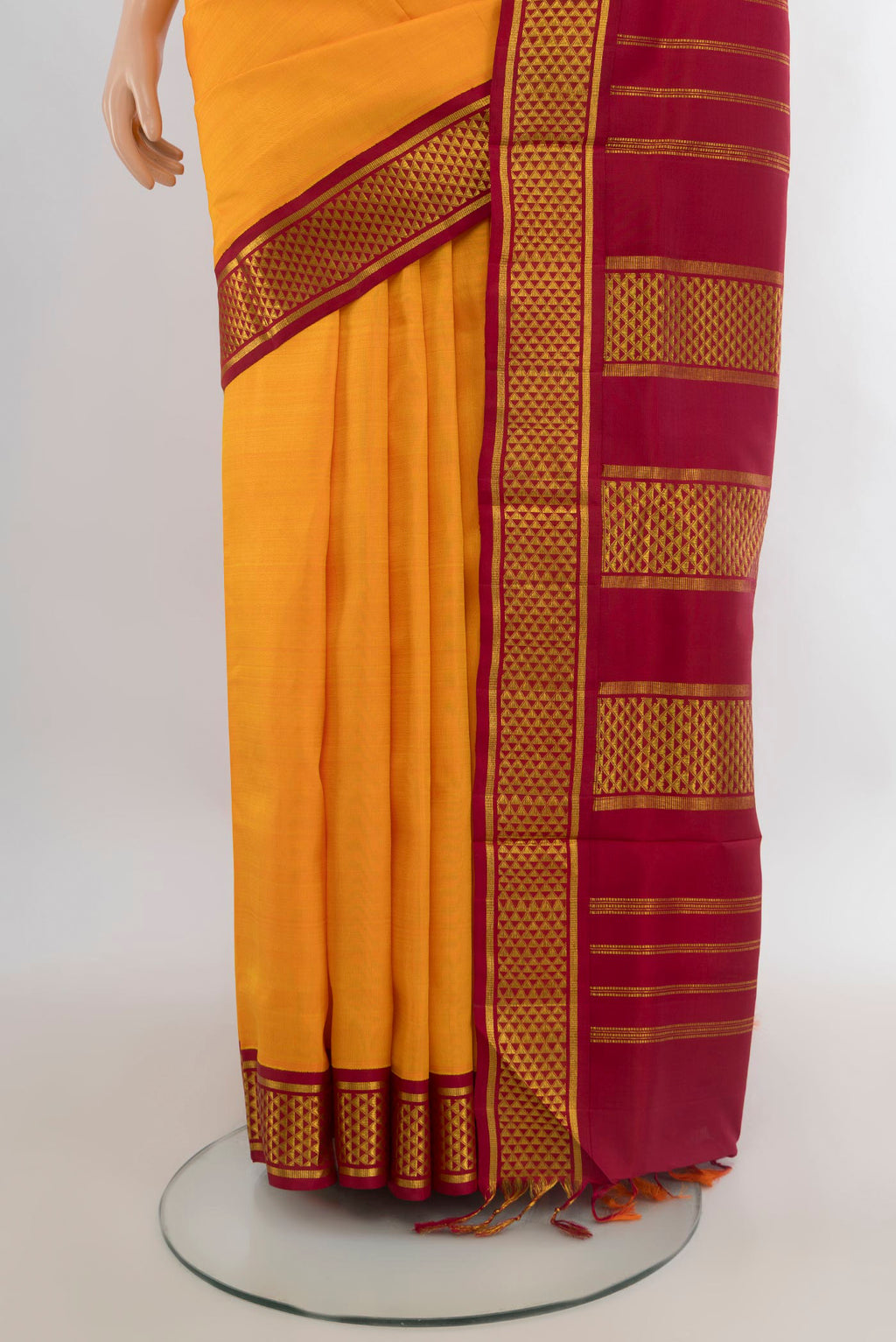 Pleats and pallu of Pure Silk Yellow Kanchipuram Nine Yards Saree with Plain Body and Ganga Jamuna Border. 