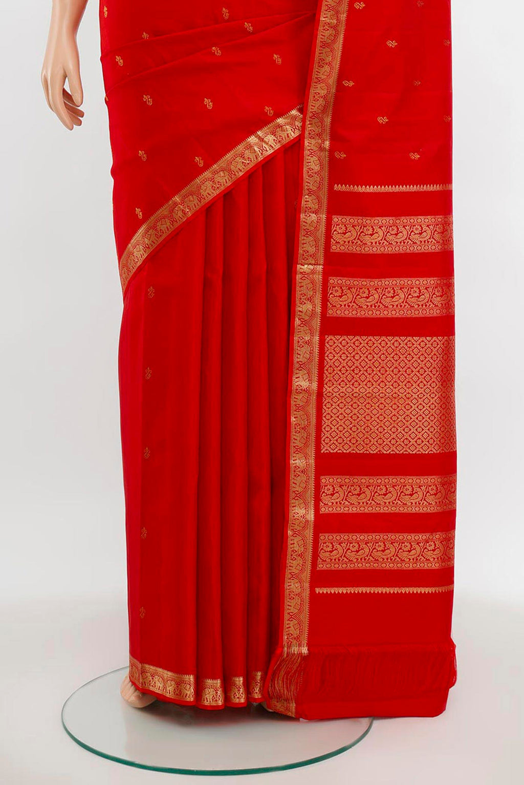 Pleats and pallu of Red Kanchipuram Silk Saree with Zari Butta on the body and Silk Border. 