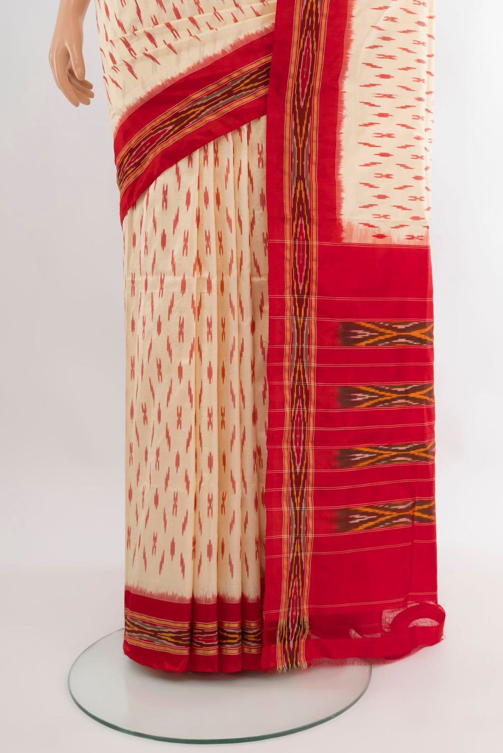 Pleats and pallu of Cream Pochampally Silk Saree with Ikat design on the body and Ikat Border. 