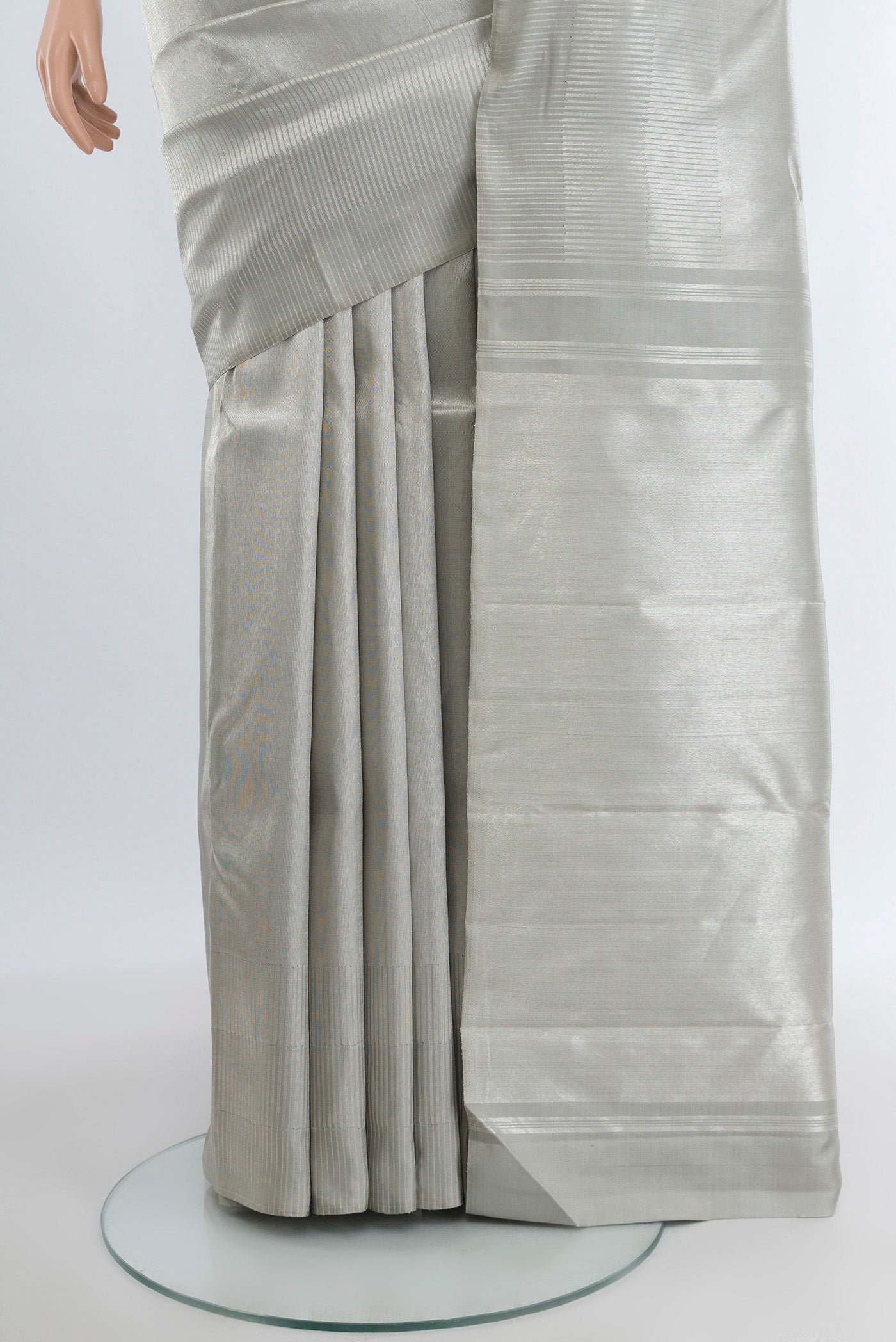 Pleats and pallu of Silver Kanchipuram Silk Saree with Zari Brocade on the body and Zari Border. 