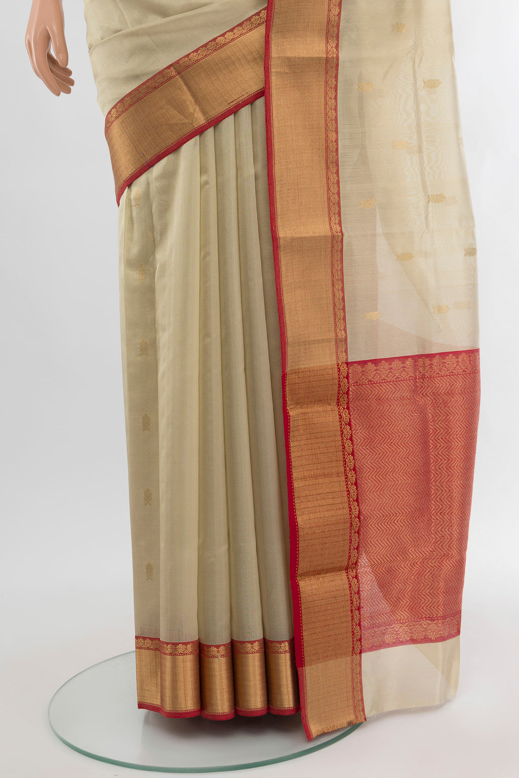 Pleats and pallu of Cream Chanderi Silk Cotton Saree with Zari Butta on the body and Zari Border. 