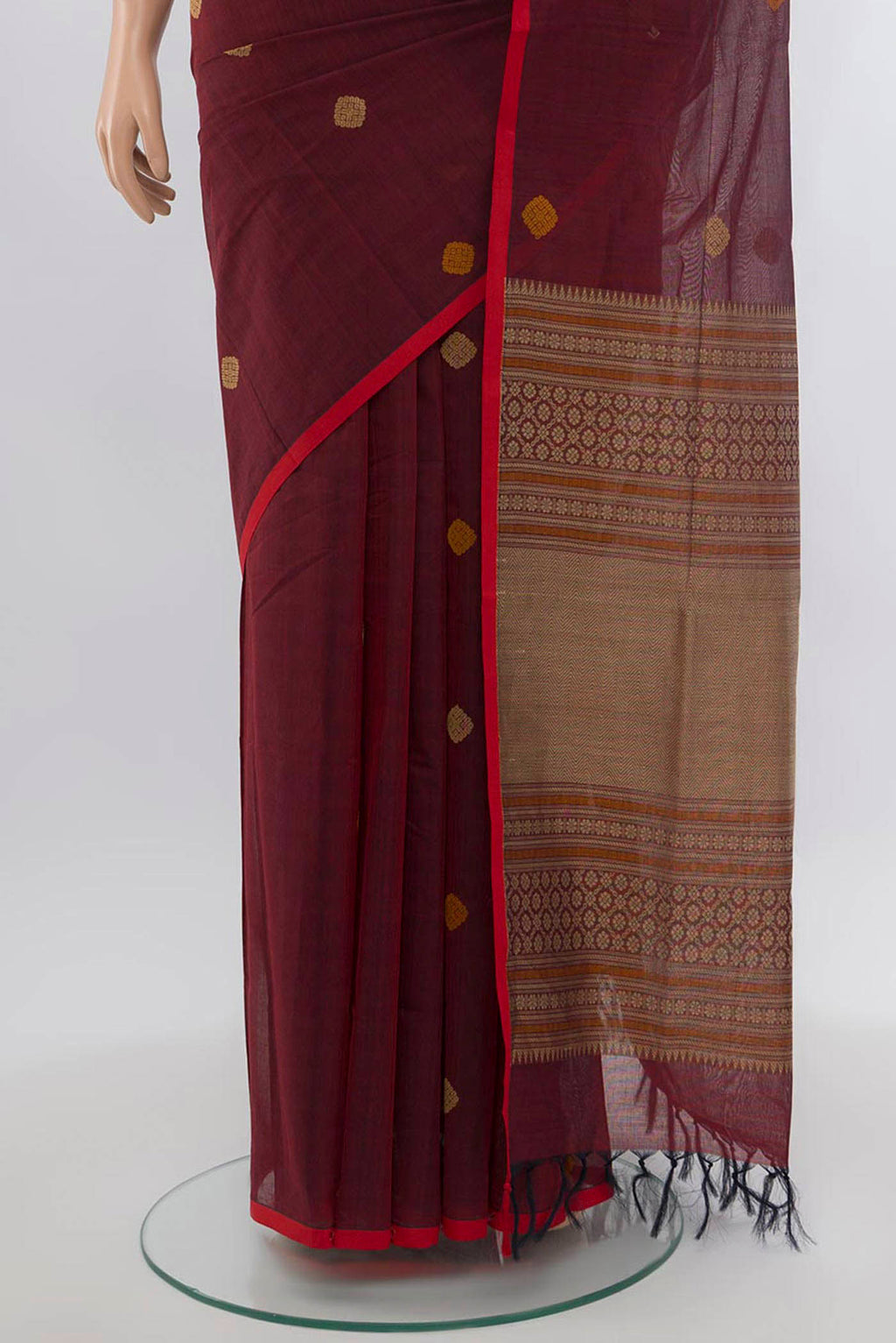 Pleats and pallu of Maroon Coimbatore Cotton Saree with Thread Butta on the body and Thread Border. 