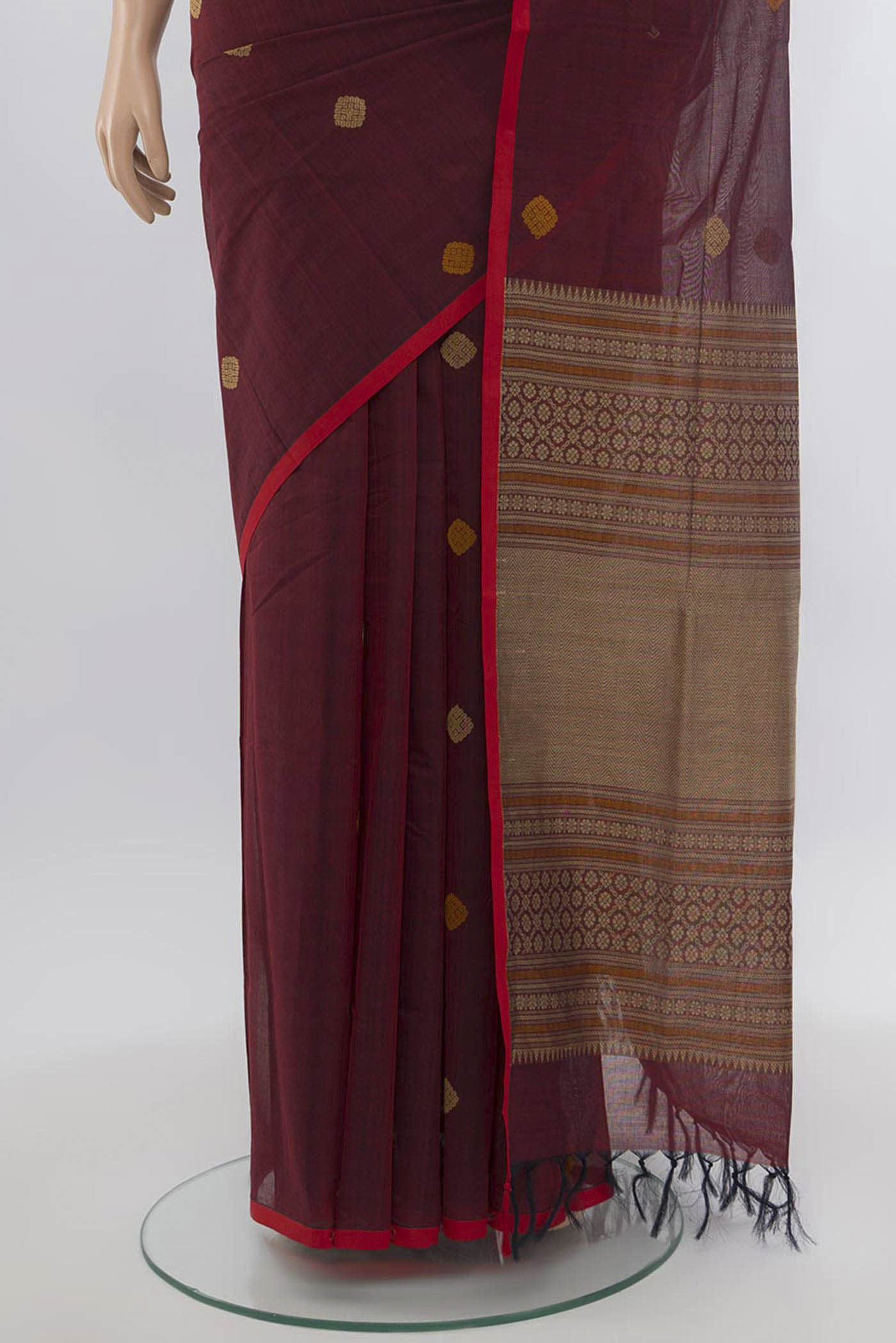 Pleats and pallu of Maroon Coimbatore Cotton Saree with Thread Butta on the body and Thread Border. 