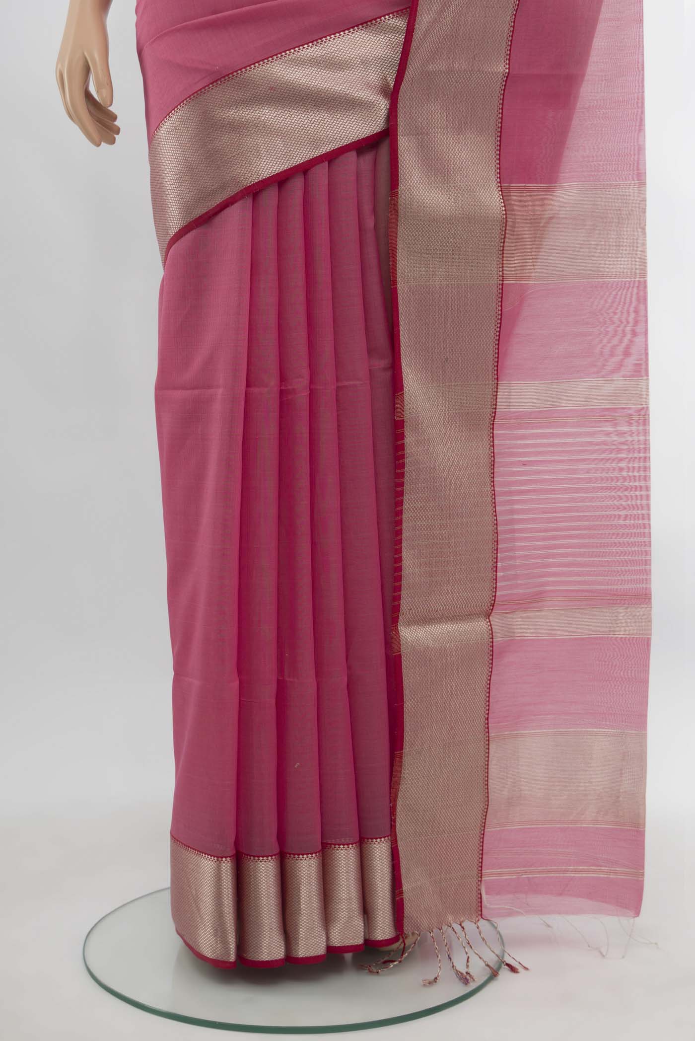 Pleats and pallu of Rose pink Maheshwari Silk Cotton Saree with Plain Body and Silk Border. 