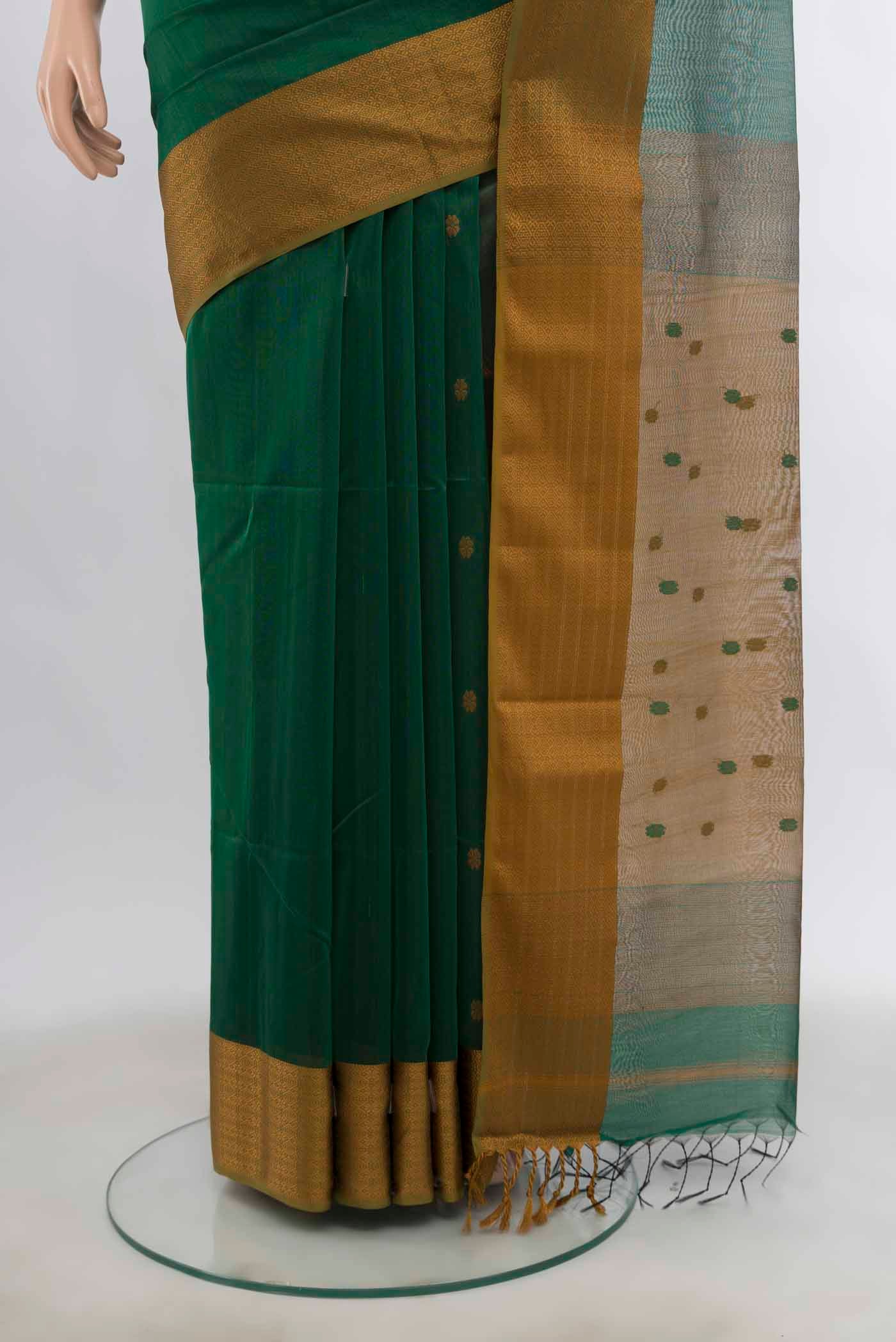 Pleats and pallu of Green Maheshwari Silk Cotton Saree with Thread Butta on the body and Thread Border
