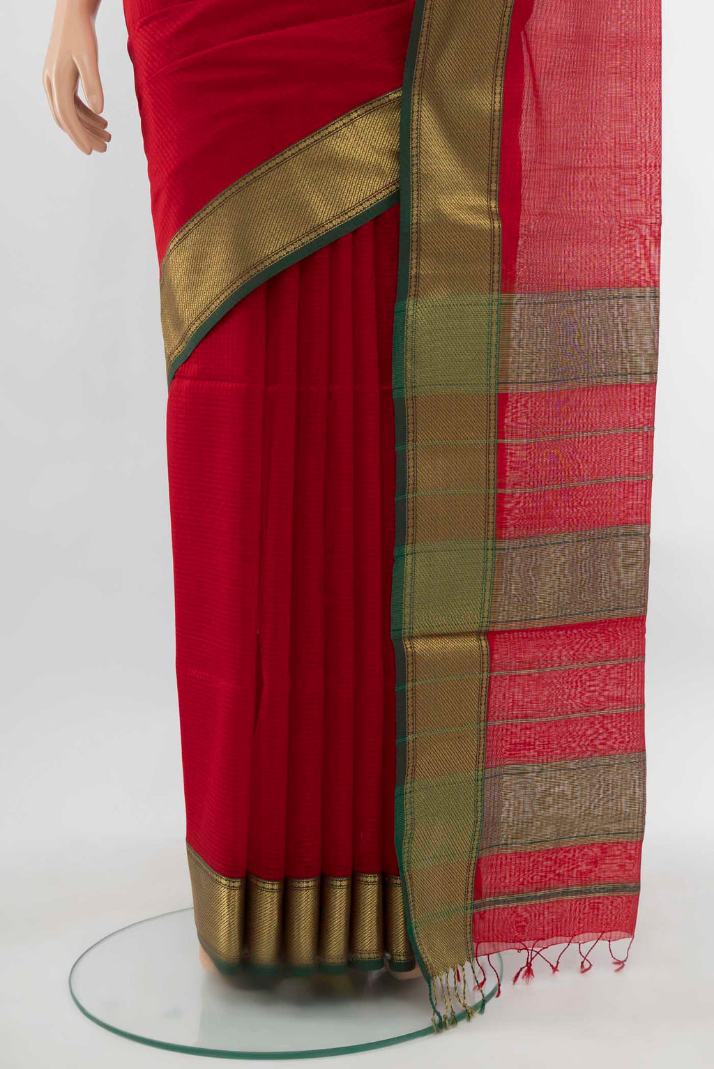 Pleats and pallu of Red Maheshwari Silk Cotton Saree with Plain Body and Silk Border. 