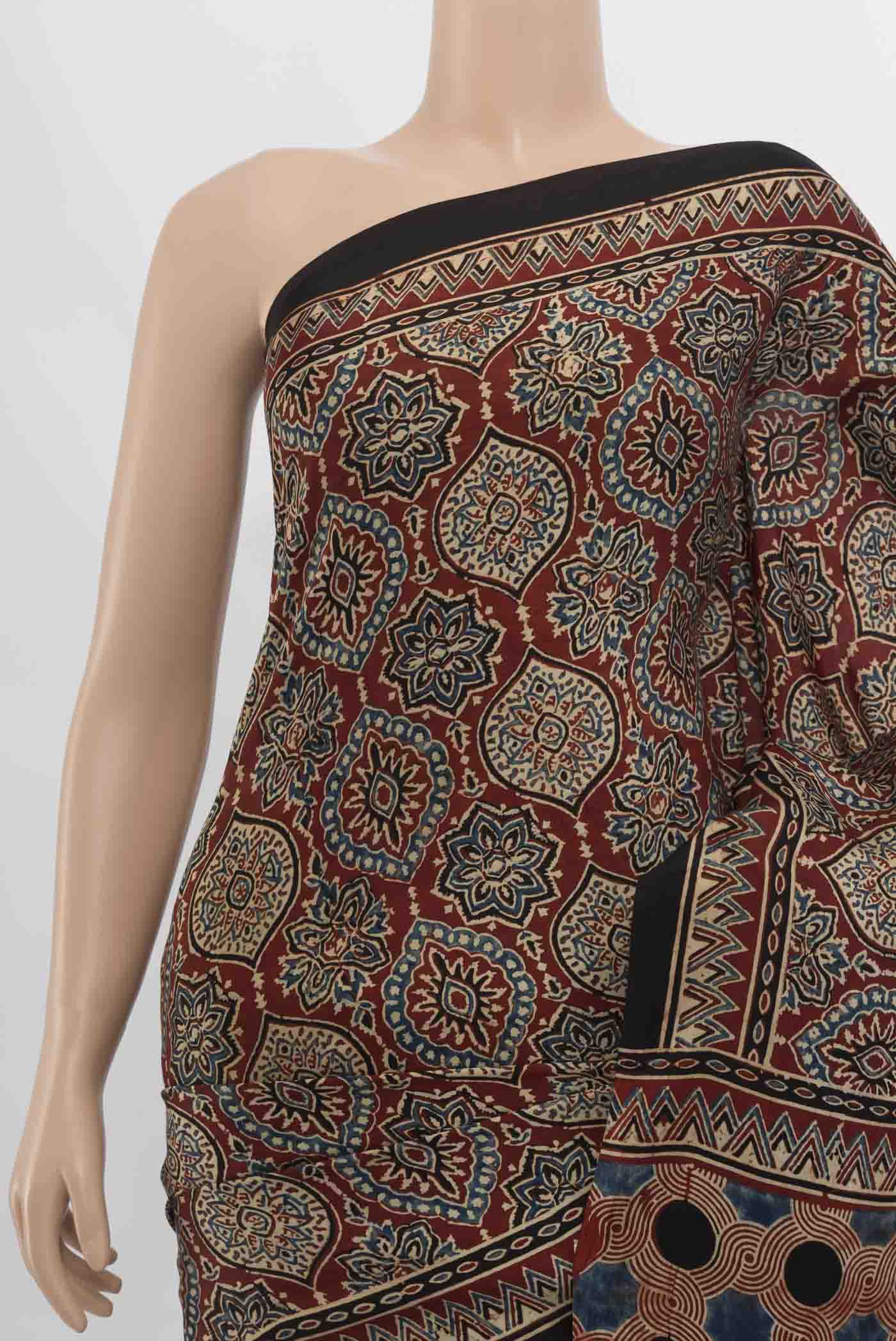 Border image of Multi Color Muslin Silk Saree with Floral Print on the body and Silk Border. 
