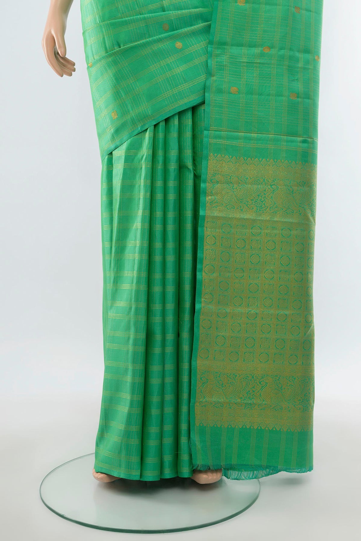 Pleats and pallu of Sea Green Kanchipuram Silk Saree with Stripes on the body and Without Border. 