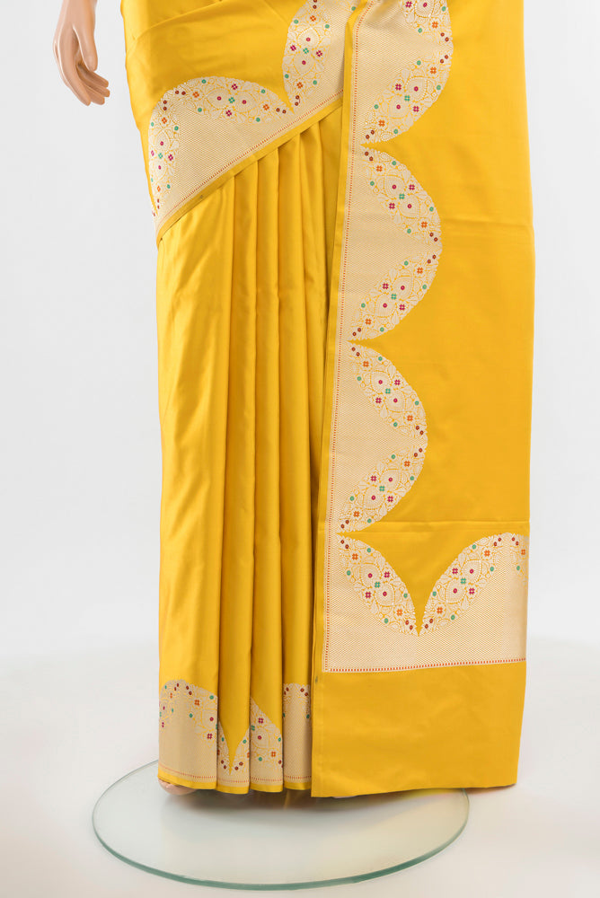 Pleats and pallu of Pure Silk Pure Zari Lemon Yellow Banarasi Saree with Zari Butta on the body and Silk Border. 