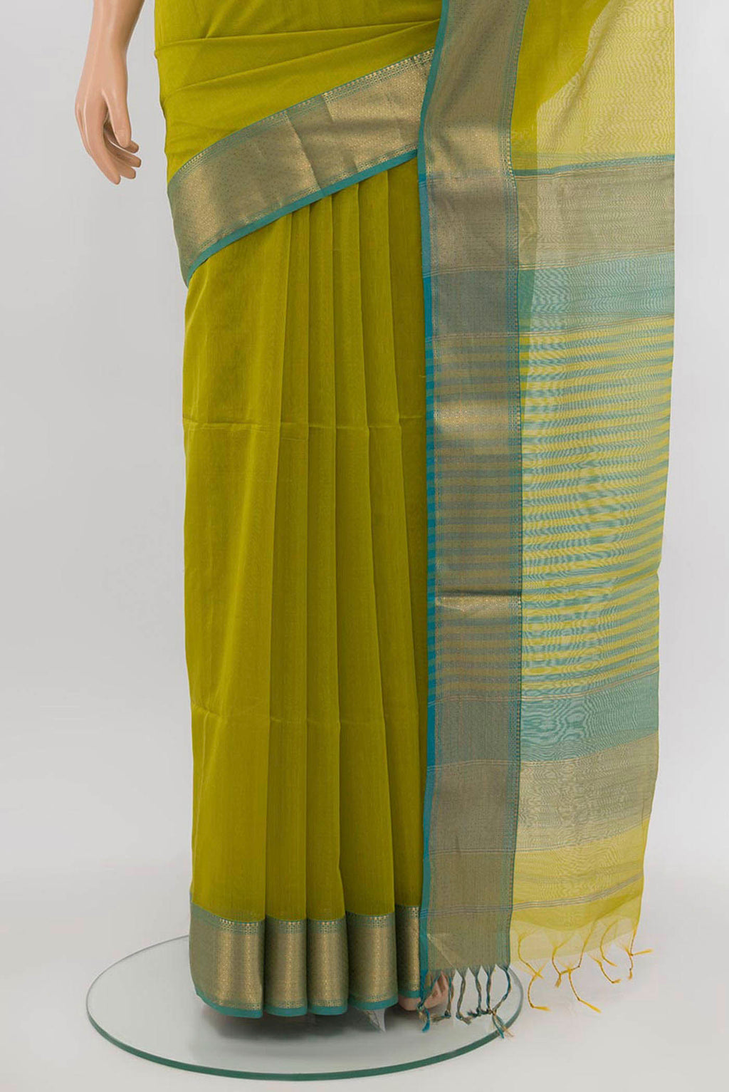 Pleats and pallu of Parrot Green Maheshwari Silk Cotton Saree with Zari Butta on the body and Silk Border. 