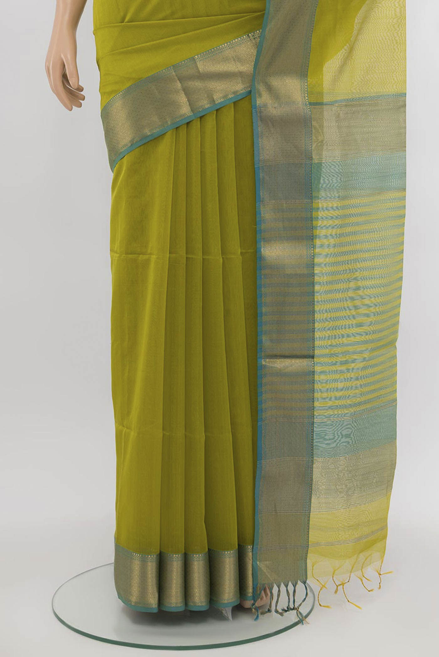 Pleats and pallu of Parrot Green Maheshwari Silk Cotton Saree with Zari Butta on the body and Silk Border. 