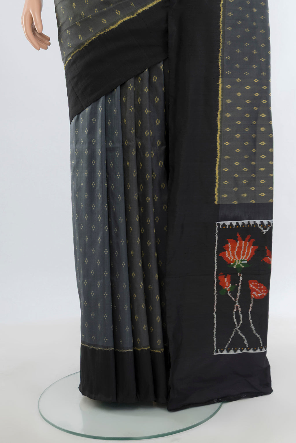 Pleats and pallu of Davys Grey Pochampally Silk Saree with Pure Ikat on the body and Plain Border. 
