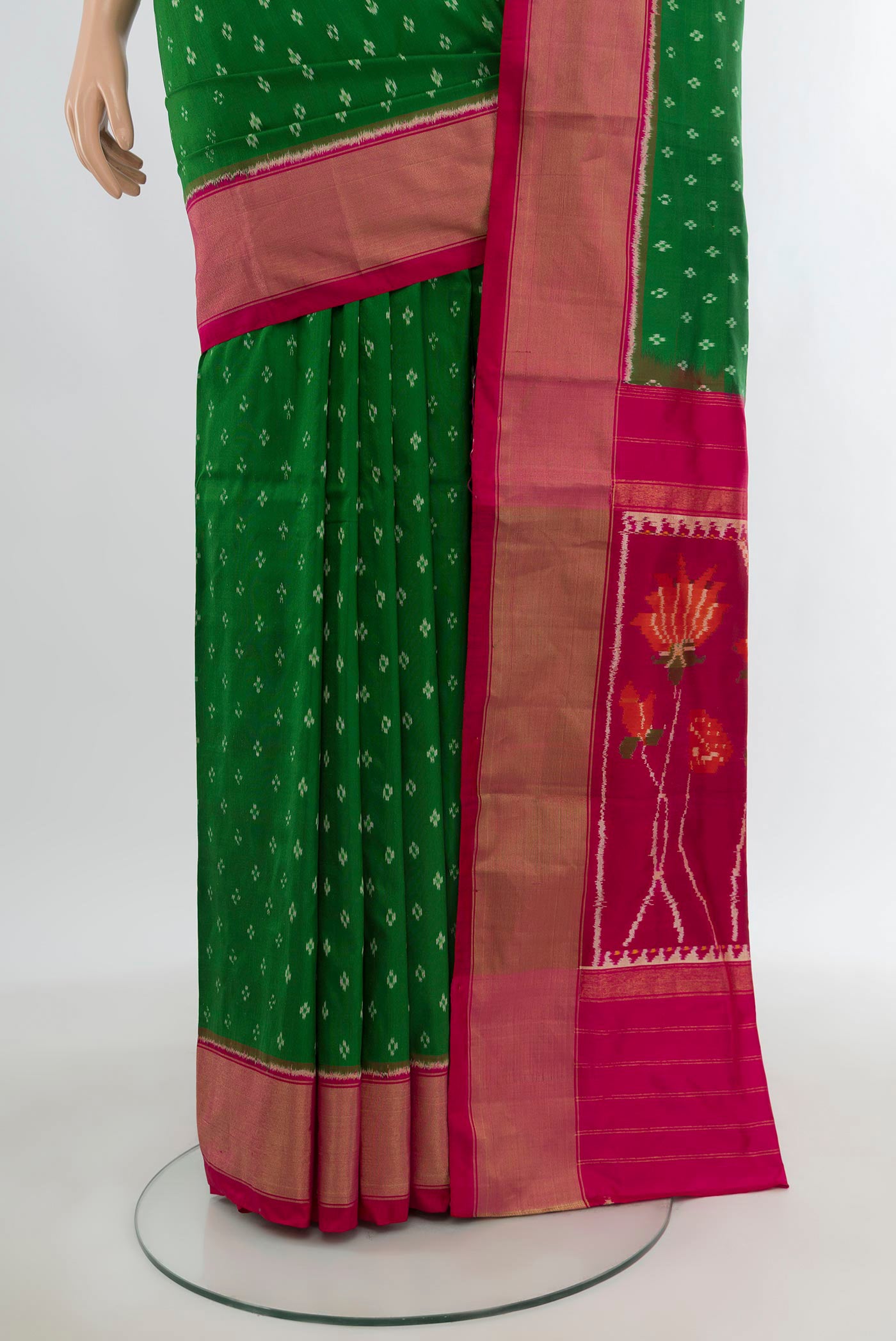 Pleats and pallu of Green Pochampally Saree with Pure Ikat on the body and Zari Border. 
