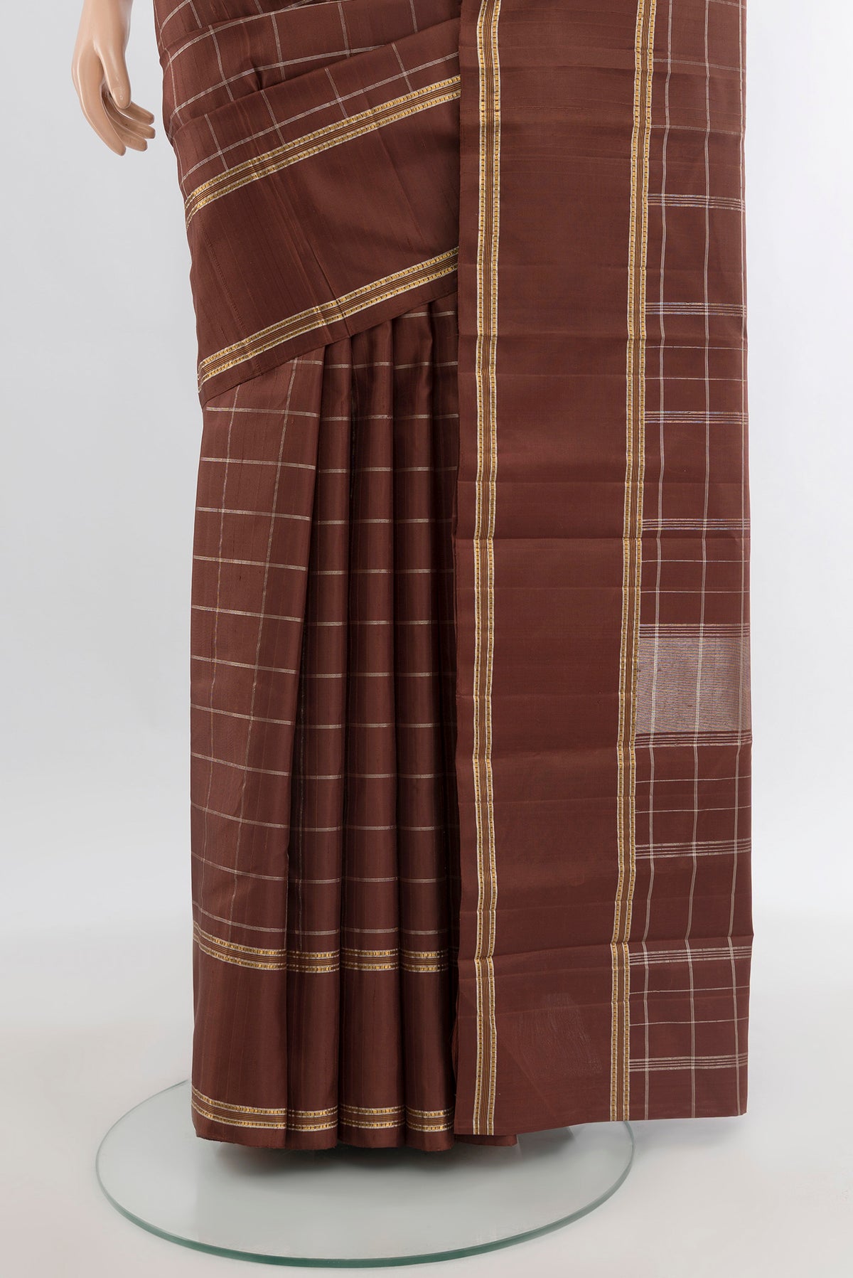 Pleats and pallu of Brown Kanchipuram Silk Saree with Checked design on the body and Plain Border. 