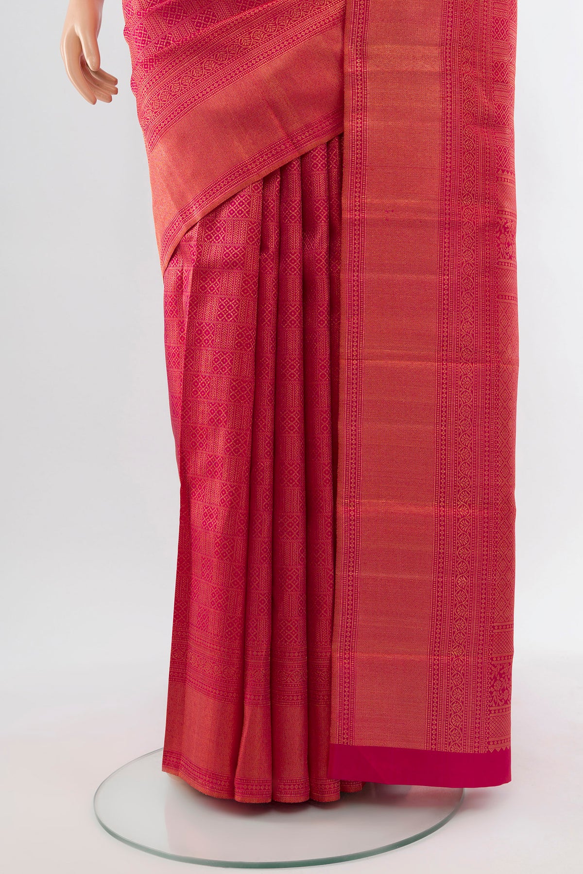 Pleats and pallu of Dark Pink Kanchipuram Silk Saree with Zari Butta on the body and Silk Border. 