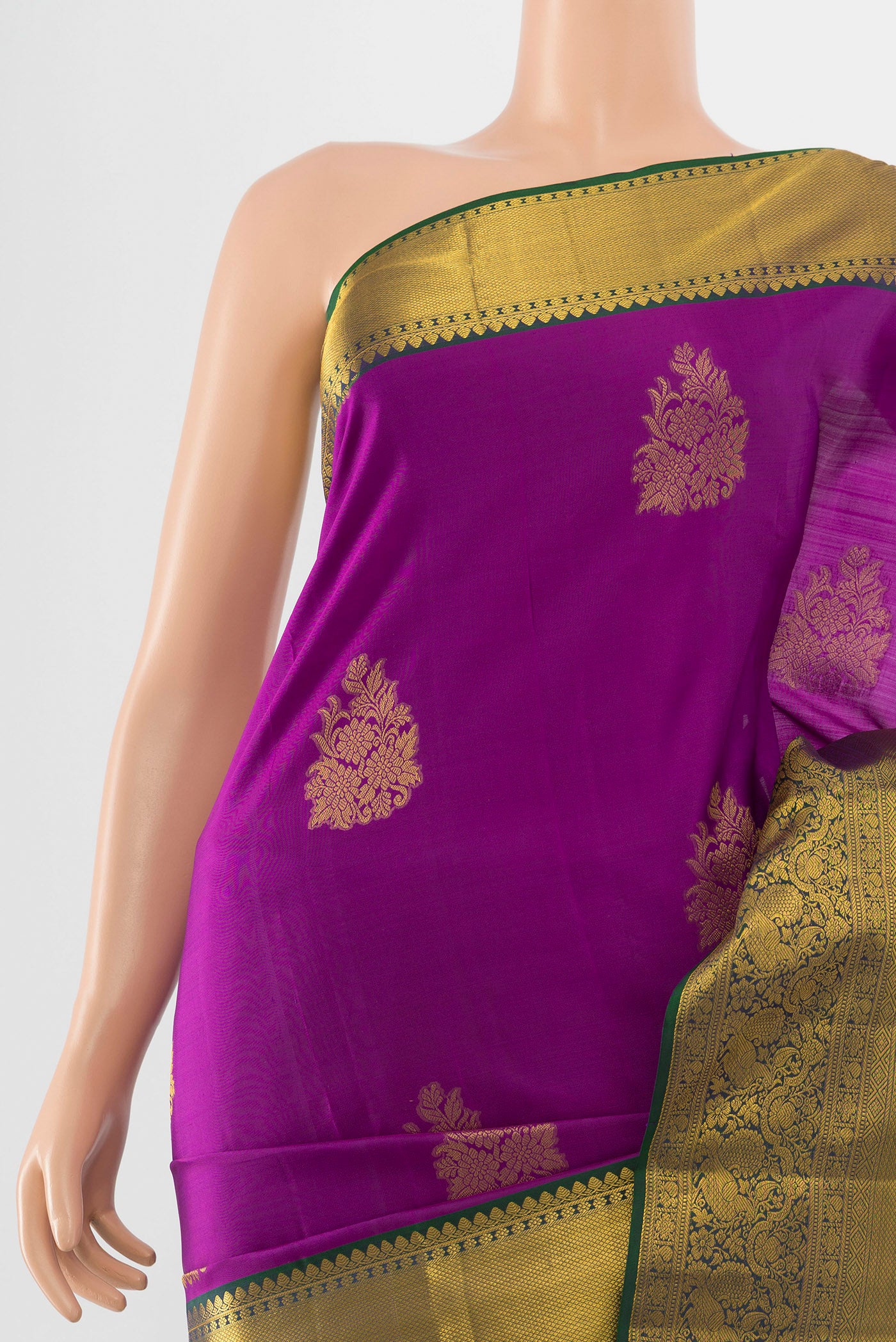 Border image of Pure Silk Pure Zari Magenta Kanchipuram Saree with Zari Butta on the body and Silk Border. 
