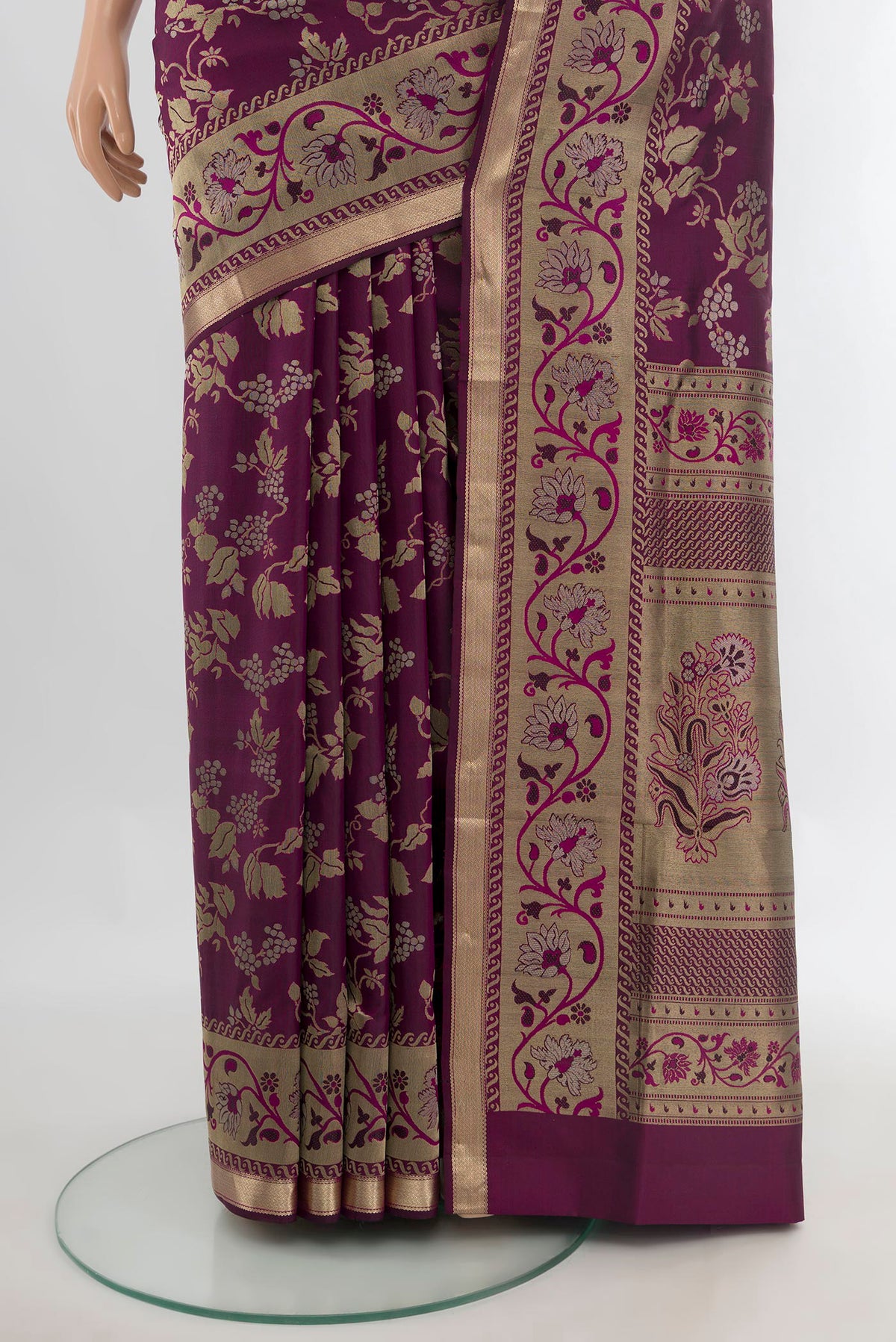Pleats and pallu of Pure Silk Magenta Soft Saree with Zari Brocade on the body and Zari Border. 