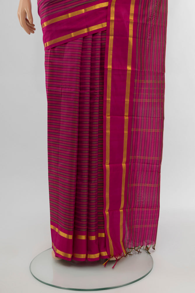 Pleats and pallu of Maroon Kanchipuram Silk Saree with Checked design on the body and Silk Border. 