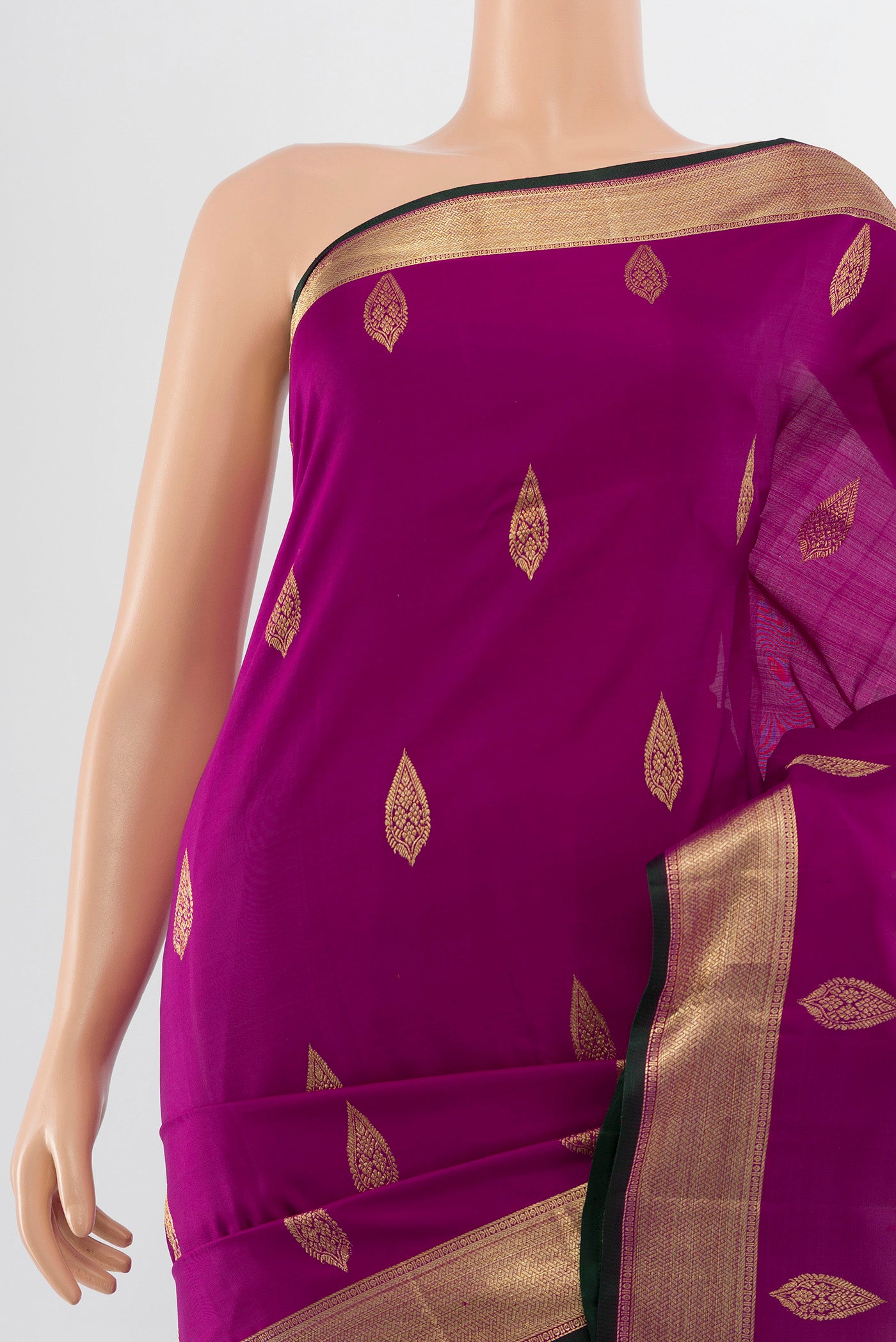 Border image of Pure Silk Pure Zari Purple Kanjivaram Saree with Zari Butta on the body and Silk Border. 