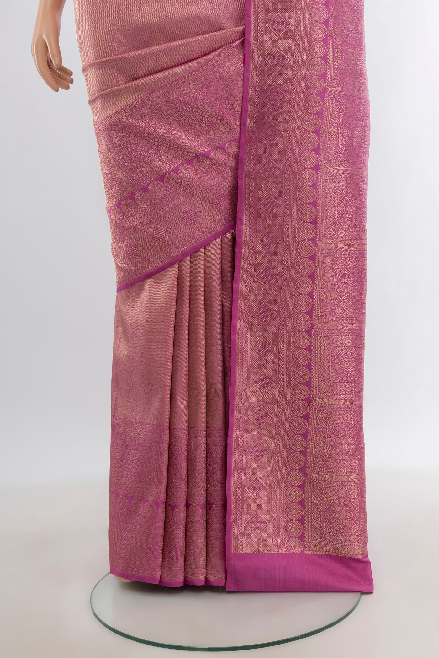 Pleats and pallu of Lavender Kanchipuram Silk Saree with Zari Brocade on the body and Zari Border. 