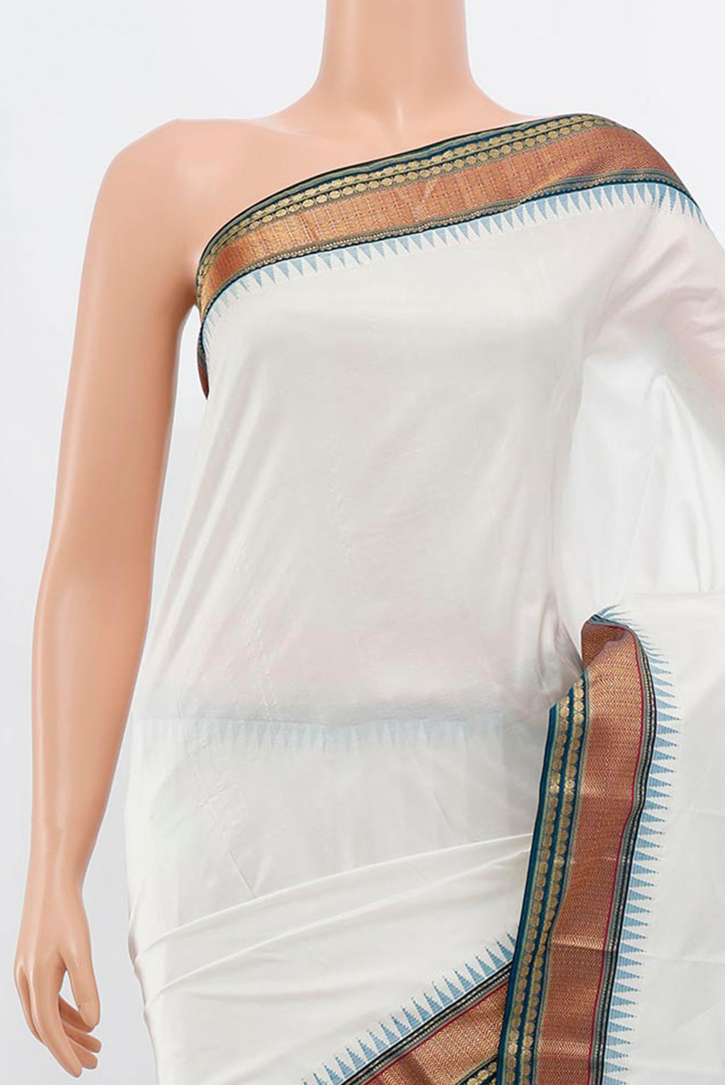 Border image of Off White Pochampally Saree with Zari Butta on the body and Silk Border. 