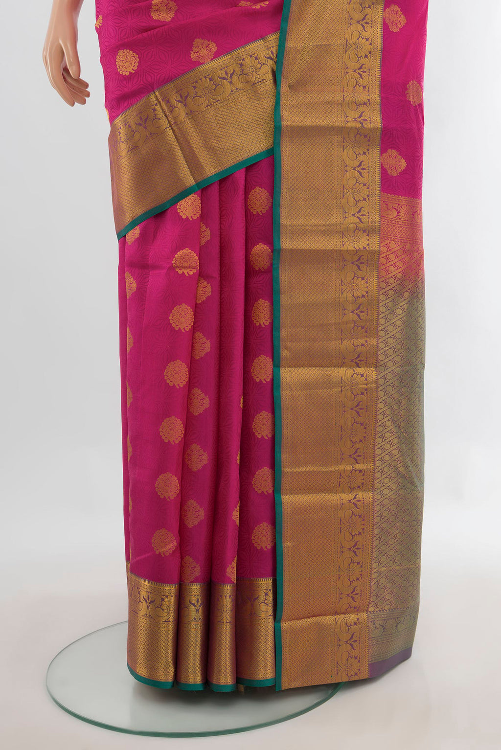 Pleats and pallu of Pure Silk Pink Kanchipuram Saree with Zari Butta on the body and Zari Border. 
