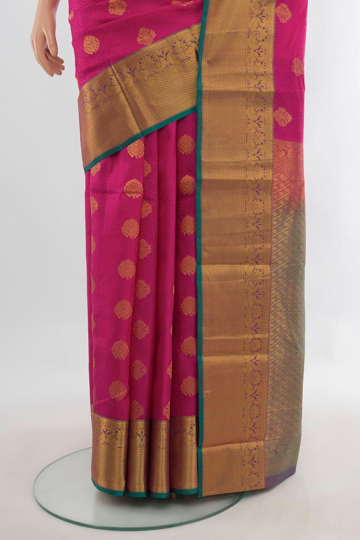 Pleats and pallu of Pure Silk Pink Kanchipuram Saree with Zari Butta on the body and Zari Border. 