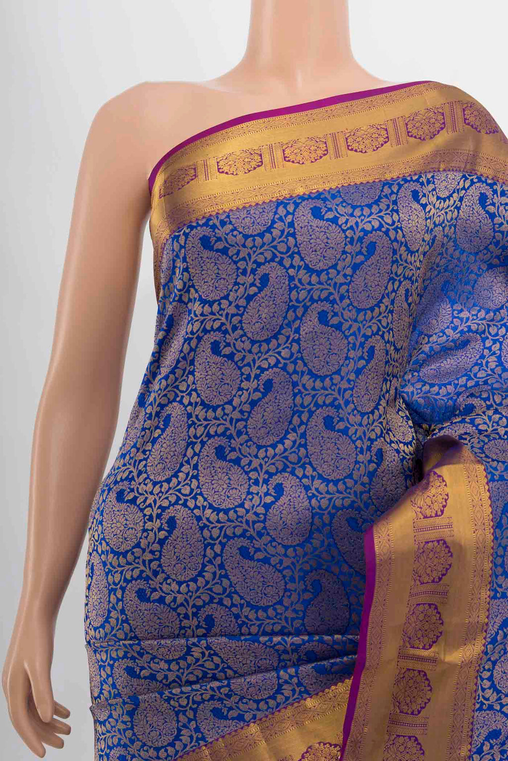 Border image of Dark Blue Kanchipuram Silk Saree with Zari Butta on the body and Silk Border. 