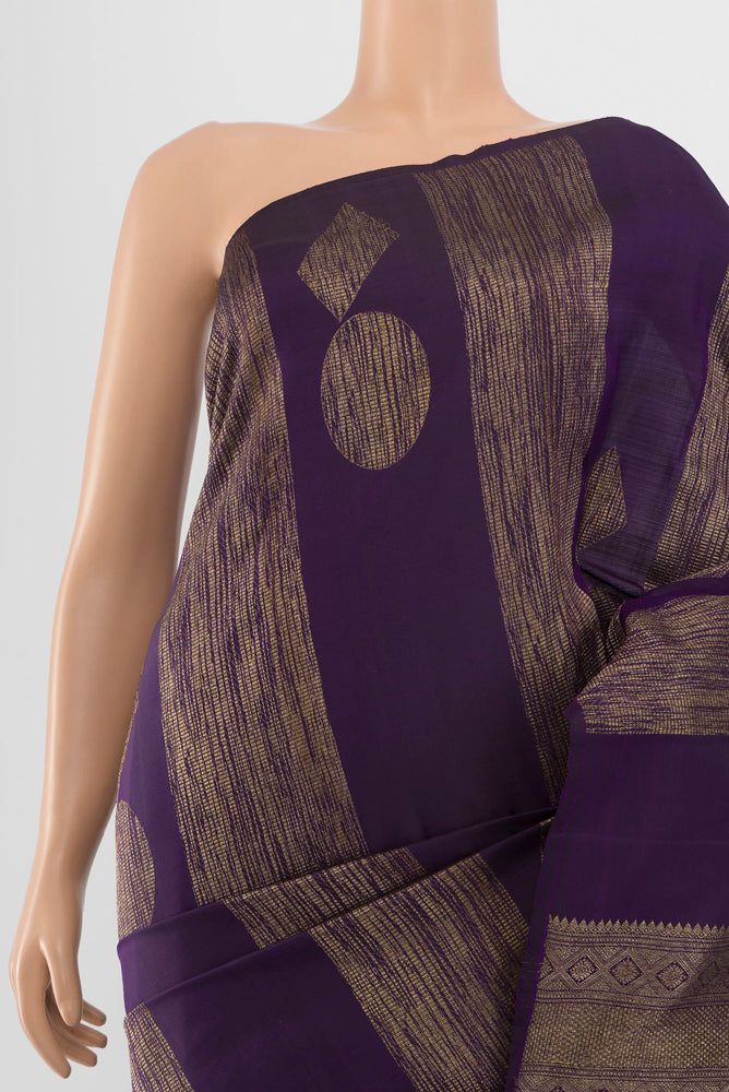 Border image of Pure Silk Pure Zari Violet Kanchipuram Saree with Zari Butta on the body and Silk Border. 