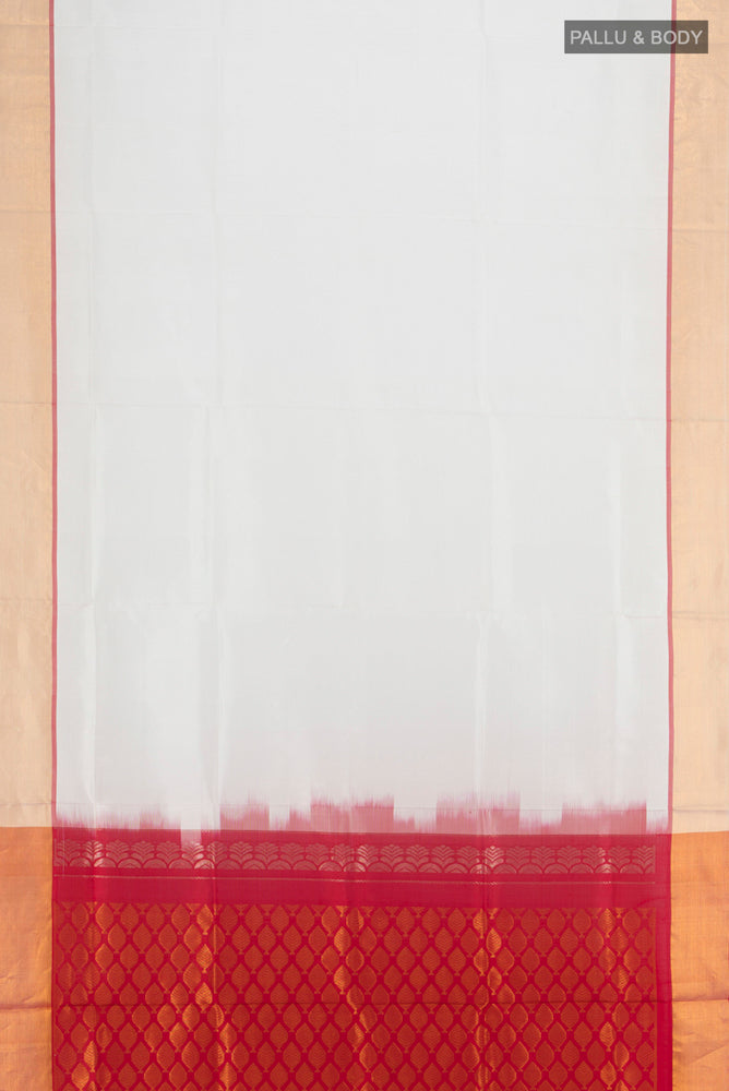 Flat view of Off White Uppada Silk Saree with Zari Butta on the body and Silk Border. 