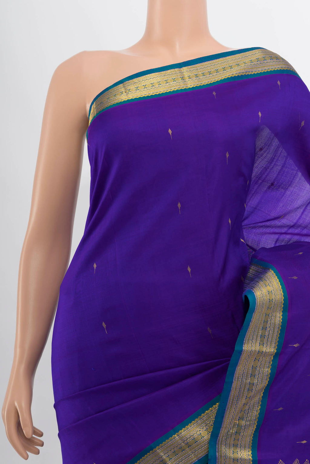Border image of Dark Blue Kanchipuram Silk Saree with Zari Butta on the body and Silk Border. 