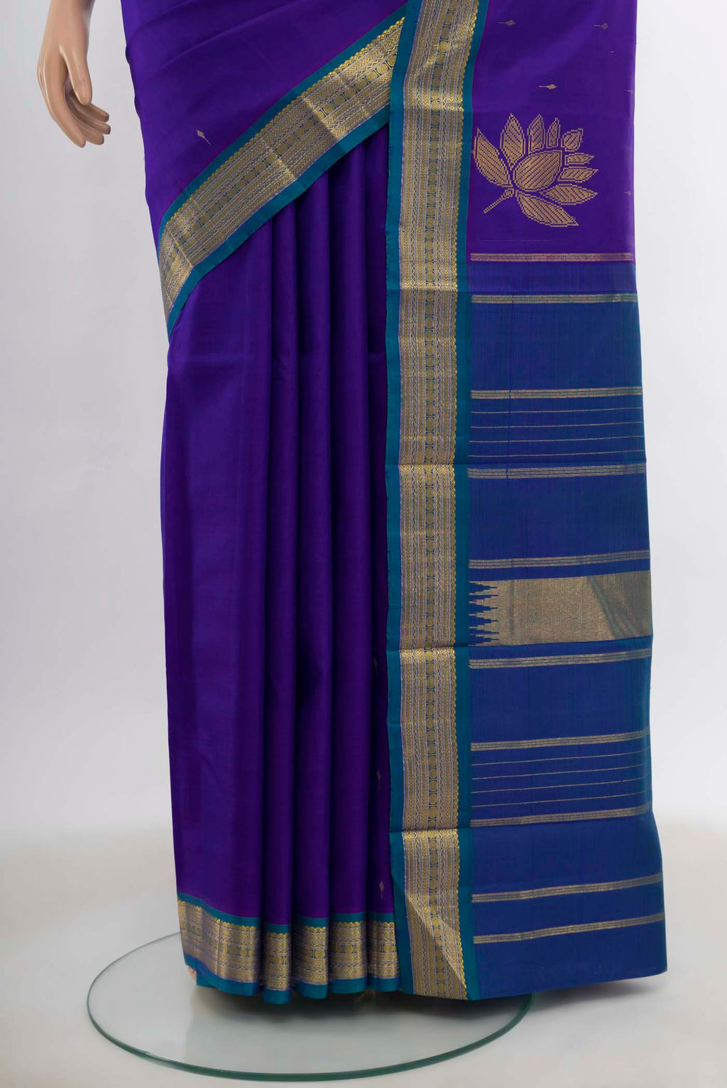 Pleats and pallu of Dark Blue Kanchipuram Silk Saree with Zari Butta on the body and Silk Border. 