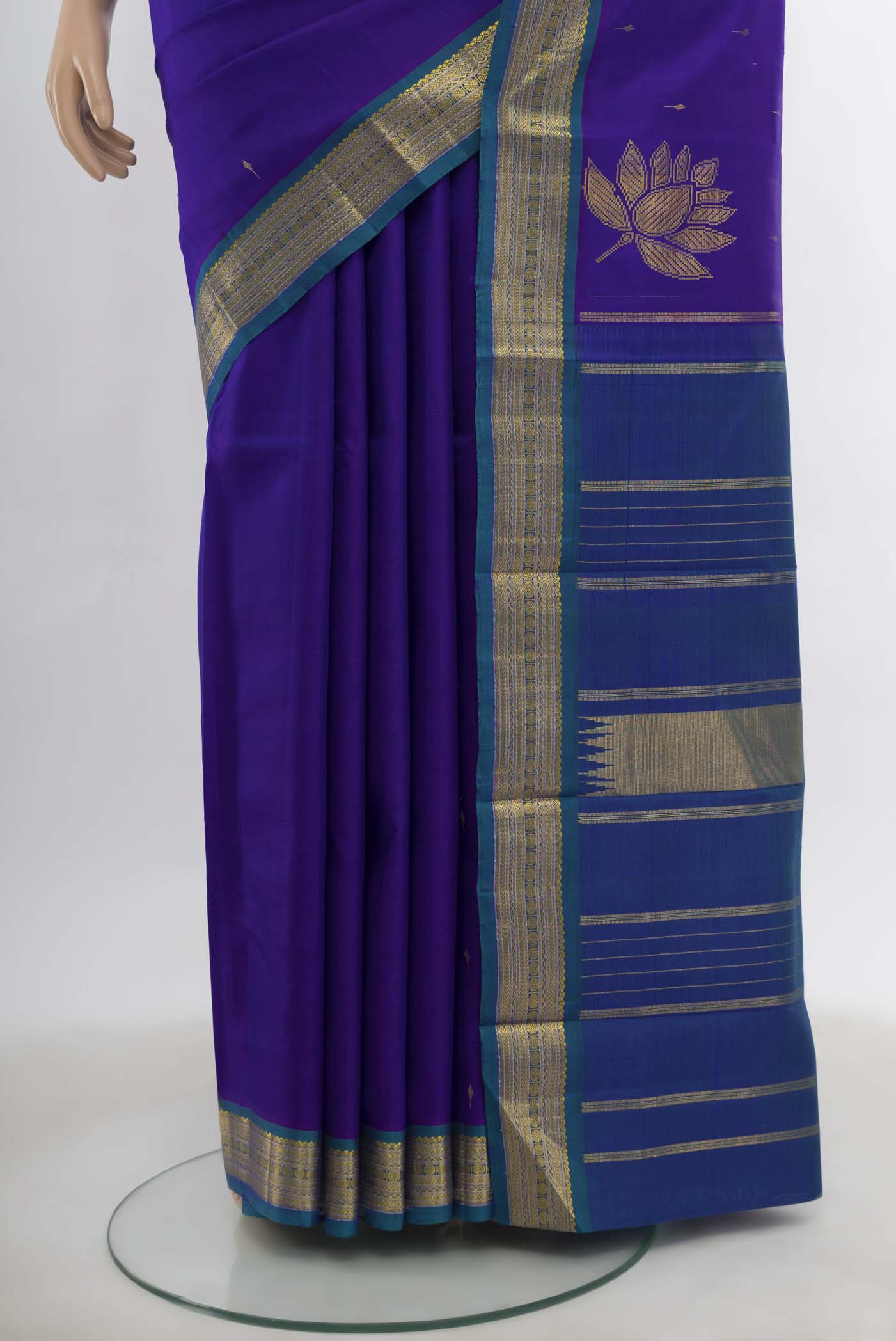 Pleats and pallu of Dark Blue Kanchipuram Silk Saree with Zari Butta on the body and Silk Border. 