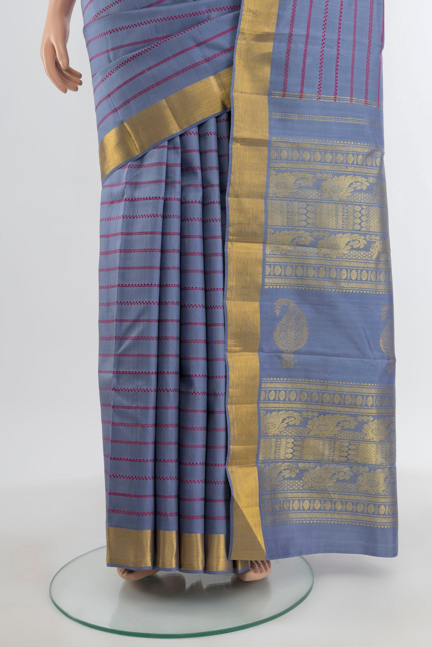 Pleats and pallu of Pure Silk Pure Zari Lilac Kanchipuram Saree with Veldhari on the body and Zari Border. 