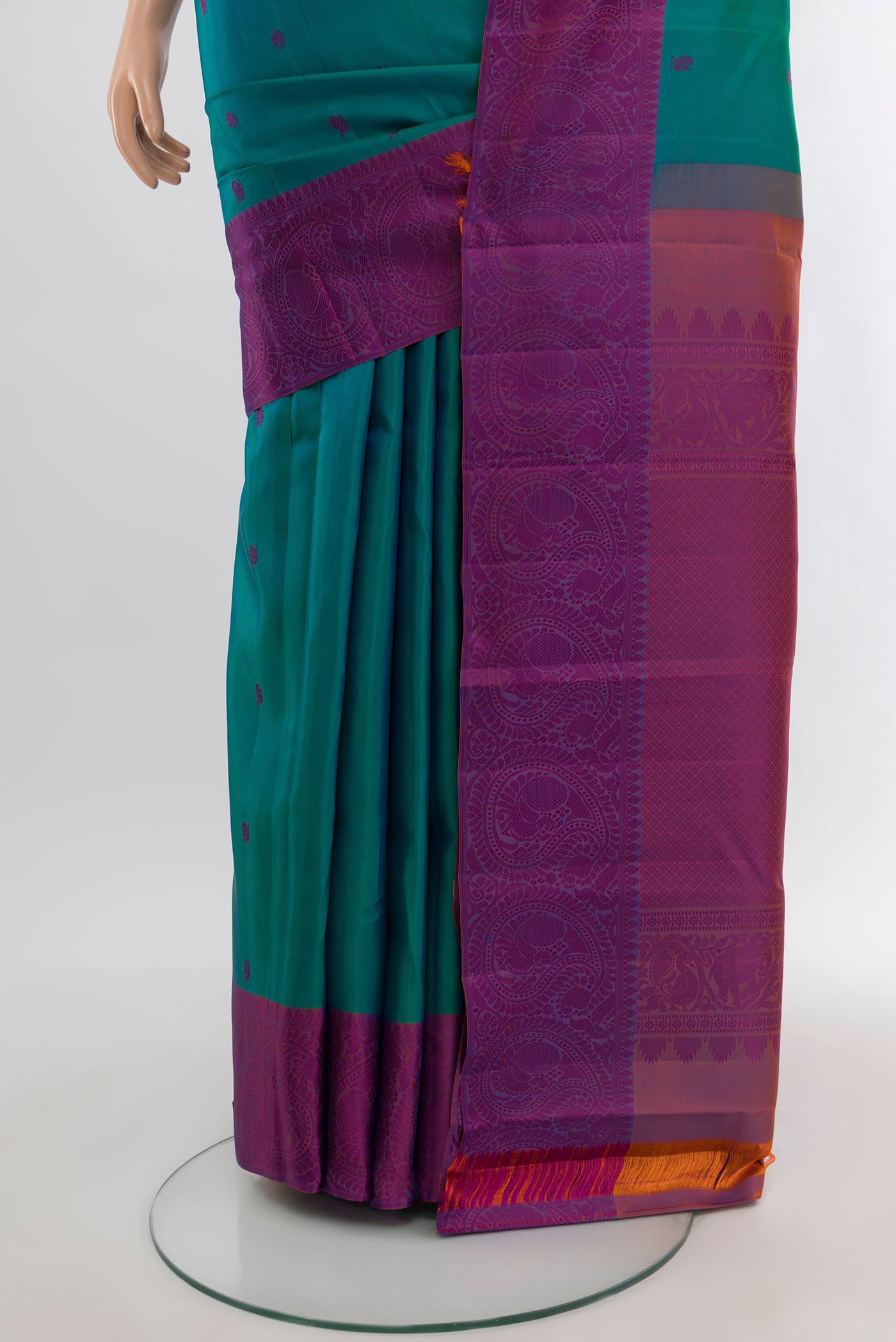 Pleats and pallu of Peacock Blue Kanchipuram Silk Saree with Thread Butta on the body and Thread Border. 