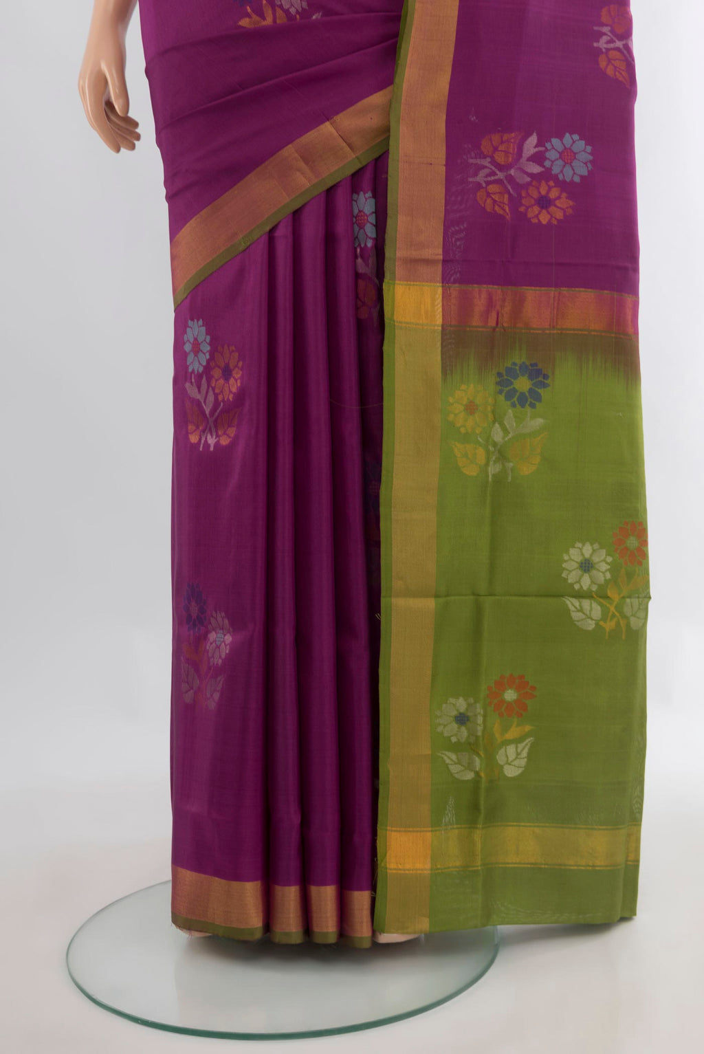 Pleats and pallu of Pure Silk Magenta Uppada Saree with Zari Butta on the body and Zari Border. 