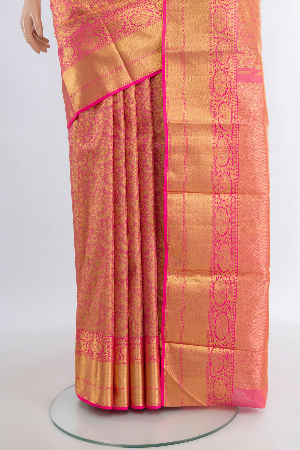 Pleats and pallu of Rose pink Kanchipuram Silk Saree with Zari Brocade on the body and Zari Border. 