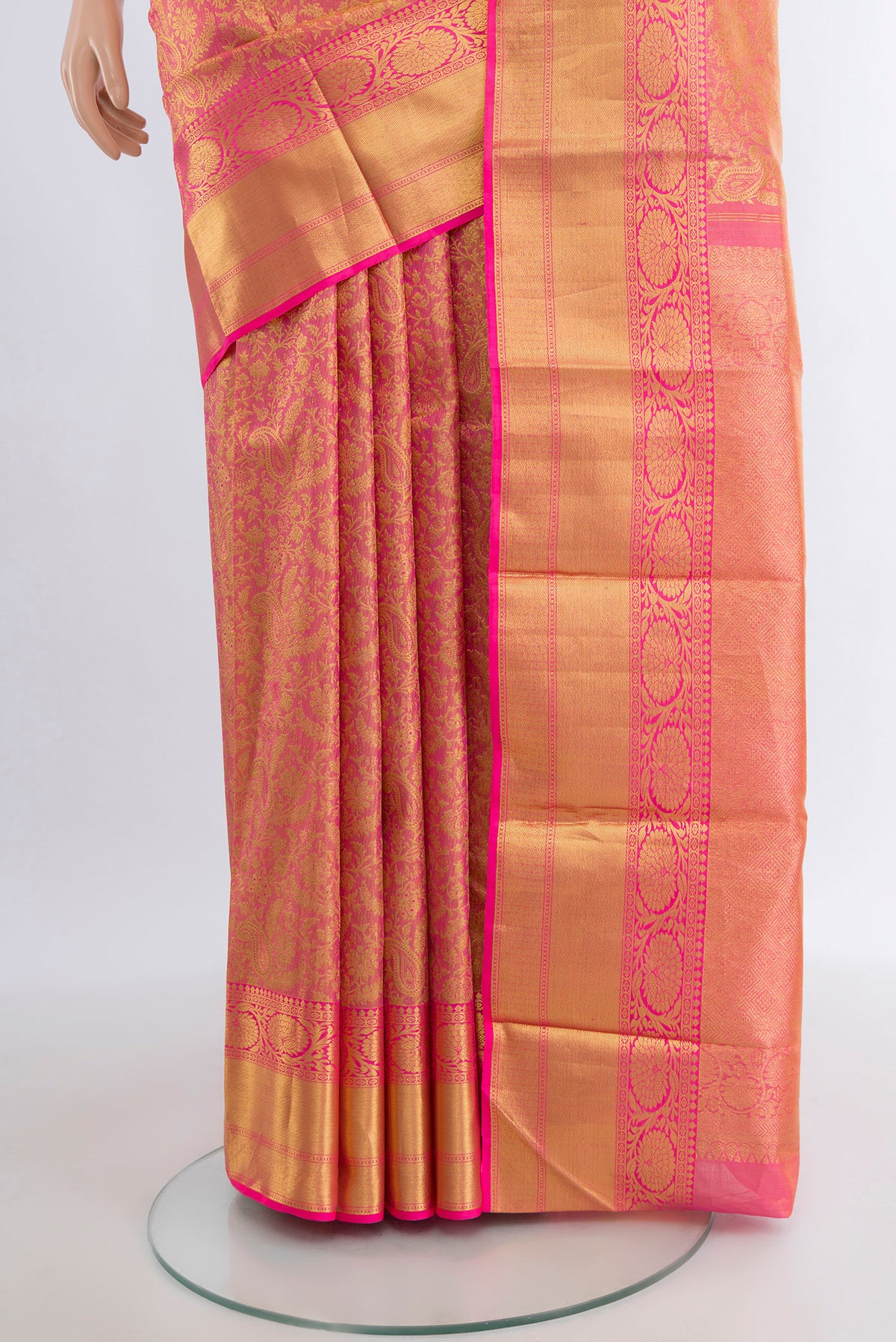 Pleats and pallu of Rose pink Kanchipuram Silk Saree with Zari Brocade on the body and Zari Border. 