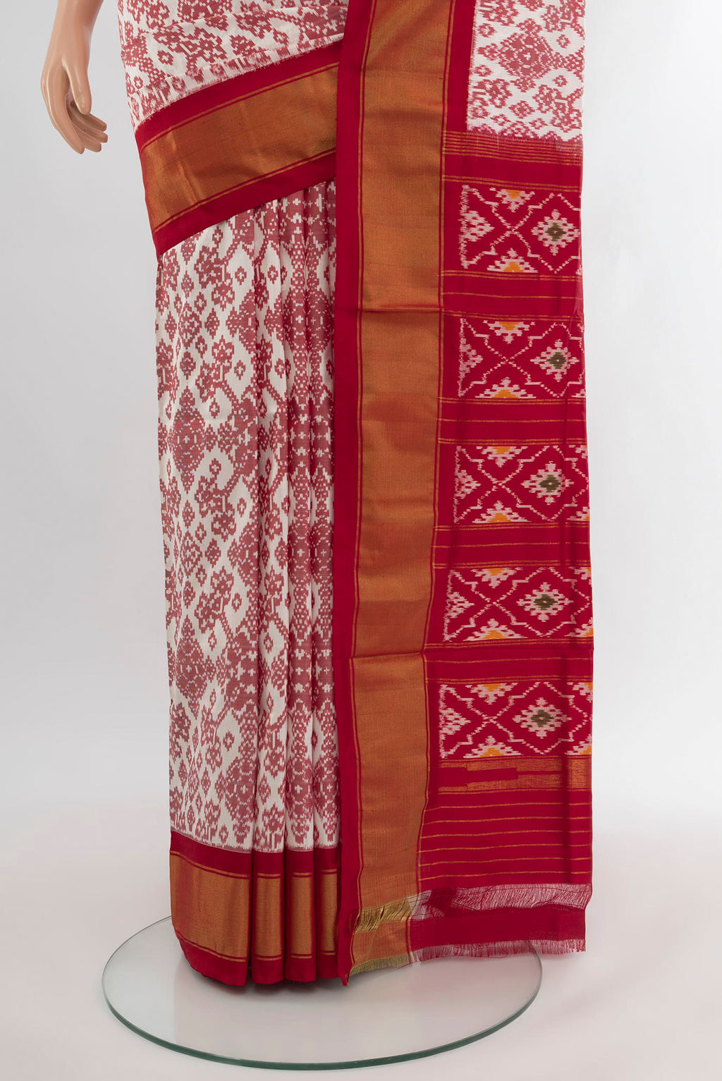 Pleats and pallu of Off White Pochampally Silk Saree with Pure Ikat on the body and Zari Border. 