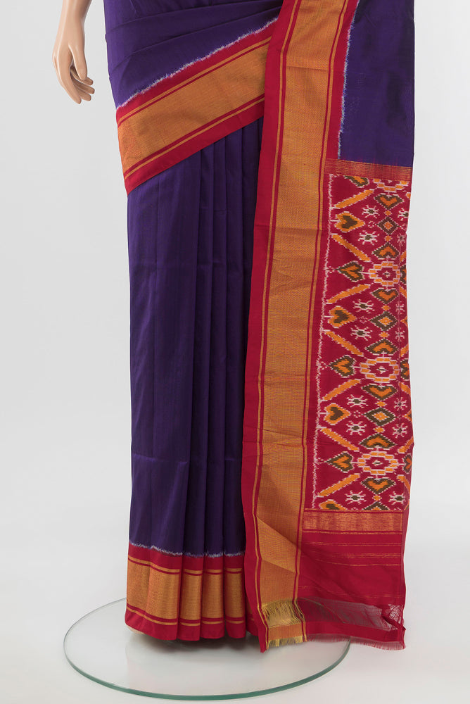 Pleats and pallu of Dark Blue Pochampally Saree with Ikat Print on the body and Silk Border. 
