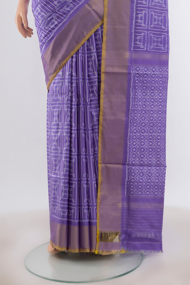 Pleats and pallu of Lavender Pochampally Saree with Ikat Print on the body and Silk Border. 