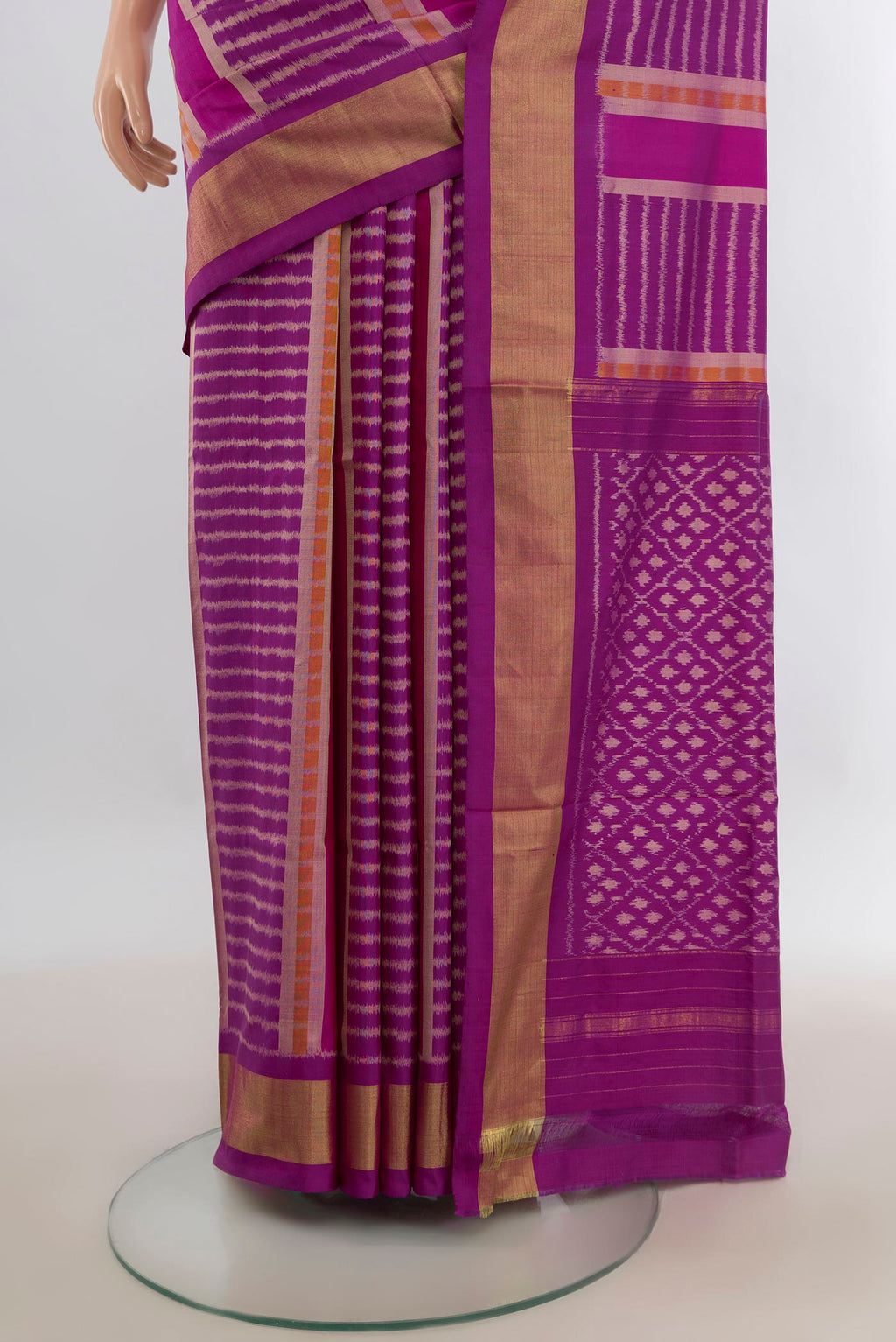 Pleats and pallu of Pure Silk Magenta Pochampally Saree with Pure Ikat on the body and Zari Border. 