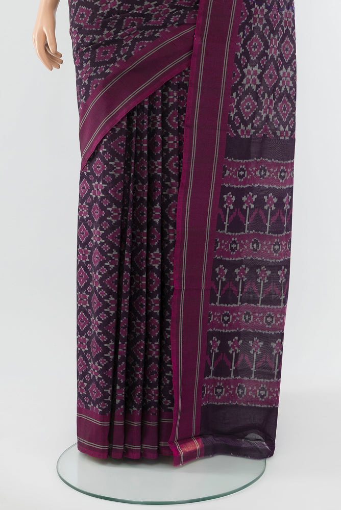 Pleats and pallu of Black Pochampally Saree with Ikat Print on the body and Silk Border. 