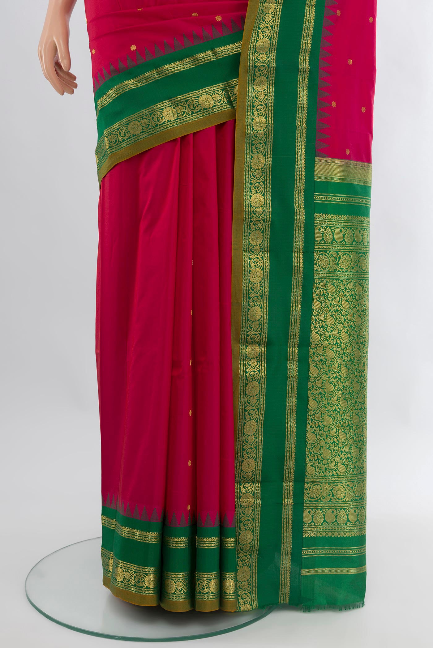 Pleats and pallu of Pink Bangalore Silk Saree with Zari Butta on the body and Zari Border. 
