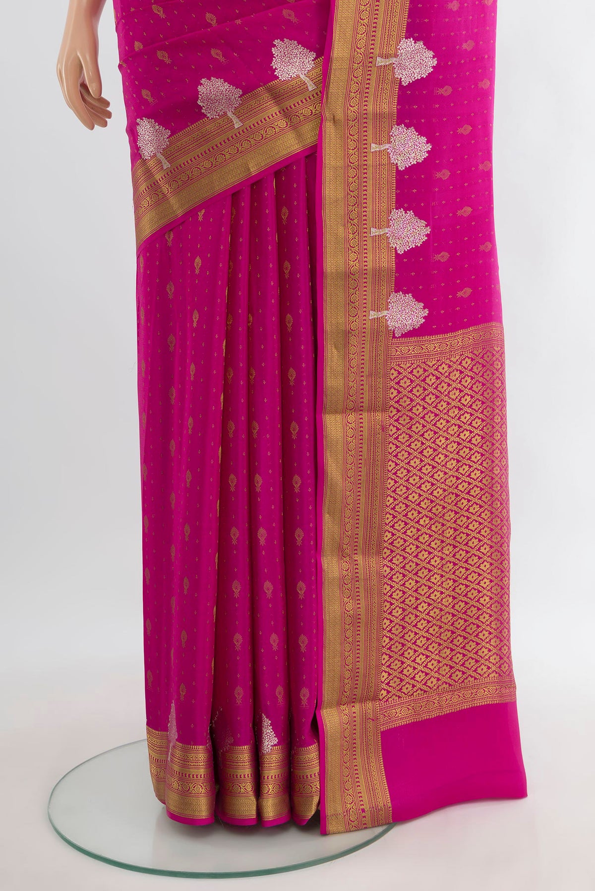 Pleats and pallu of Pink Mysore Crepe Saree with Zari Butta on the body and Zari Border. 