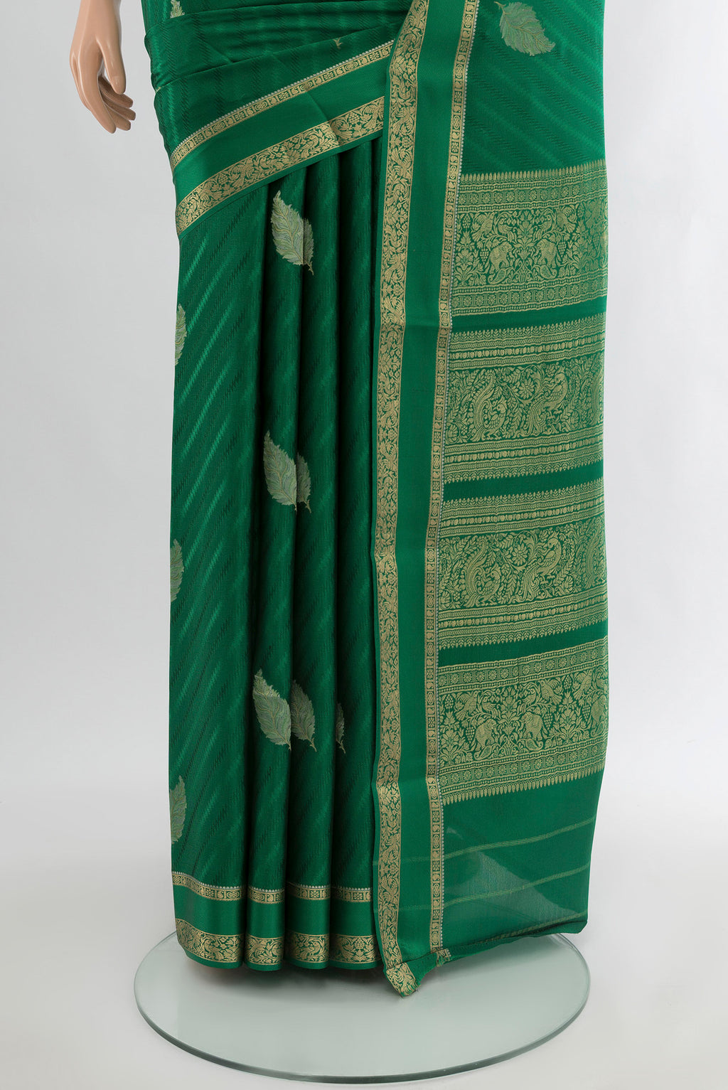 Pleats and pallu of Green Mysore Crepe Saree with Zari Butta on the body and Zari Border. 