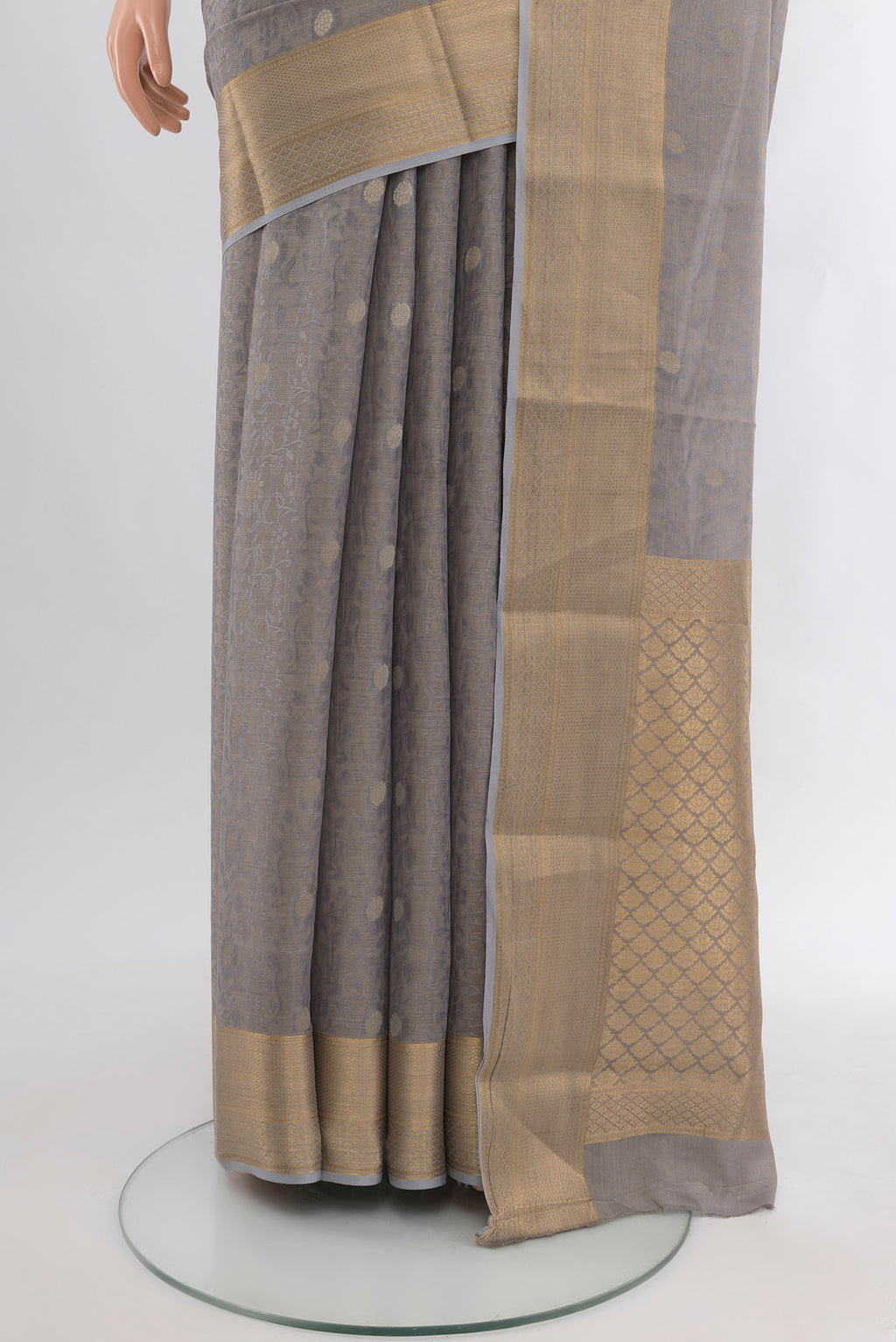 Pleats and pallu of Davys Grey Mysore Georgette Saree with Zari Butta on the body and Zari Border. 