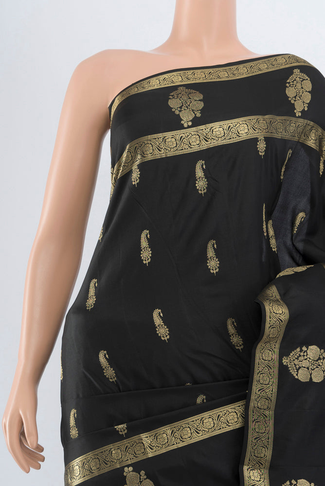 Border image of Pure Silk Pure Zari Black Kanchipuram Saree with Zari Butta on the body and Silk Border. 