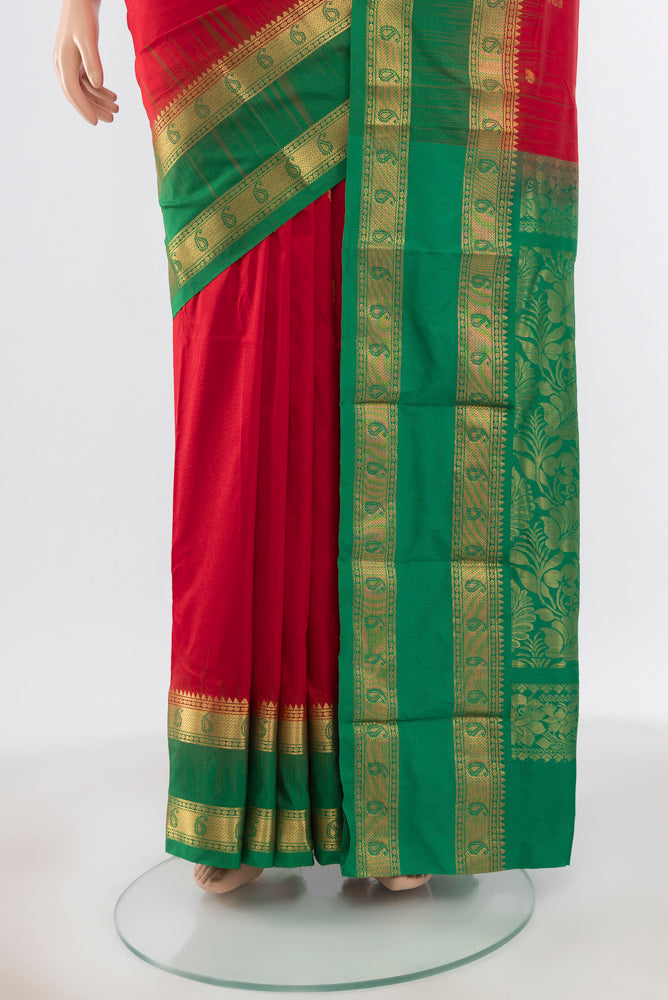 Pleats and pallu of Pure Silk Pure Zari Red Bangalore - kadyal Saree with Zari Butta on the body and Silk Border. 