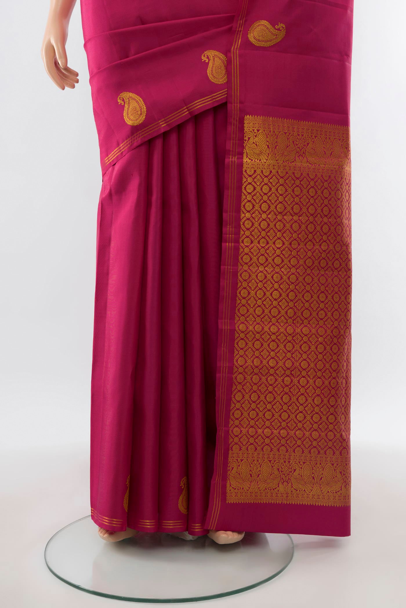 Pleats and pallu of Dark Pink Kanchipuram Silk Saree with Plain Body and Thin Zari Line. 